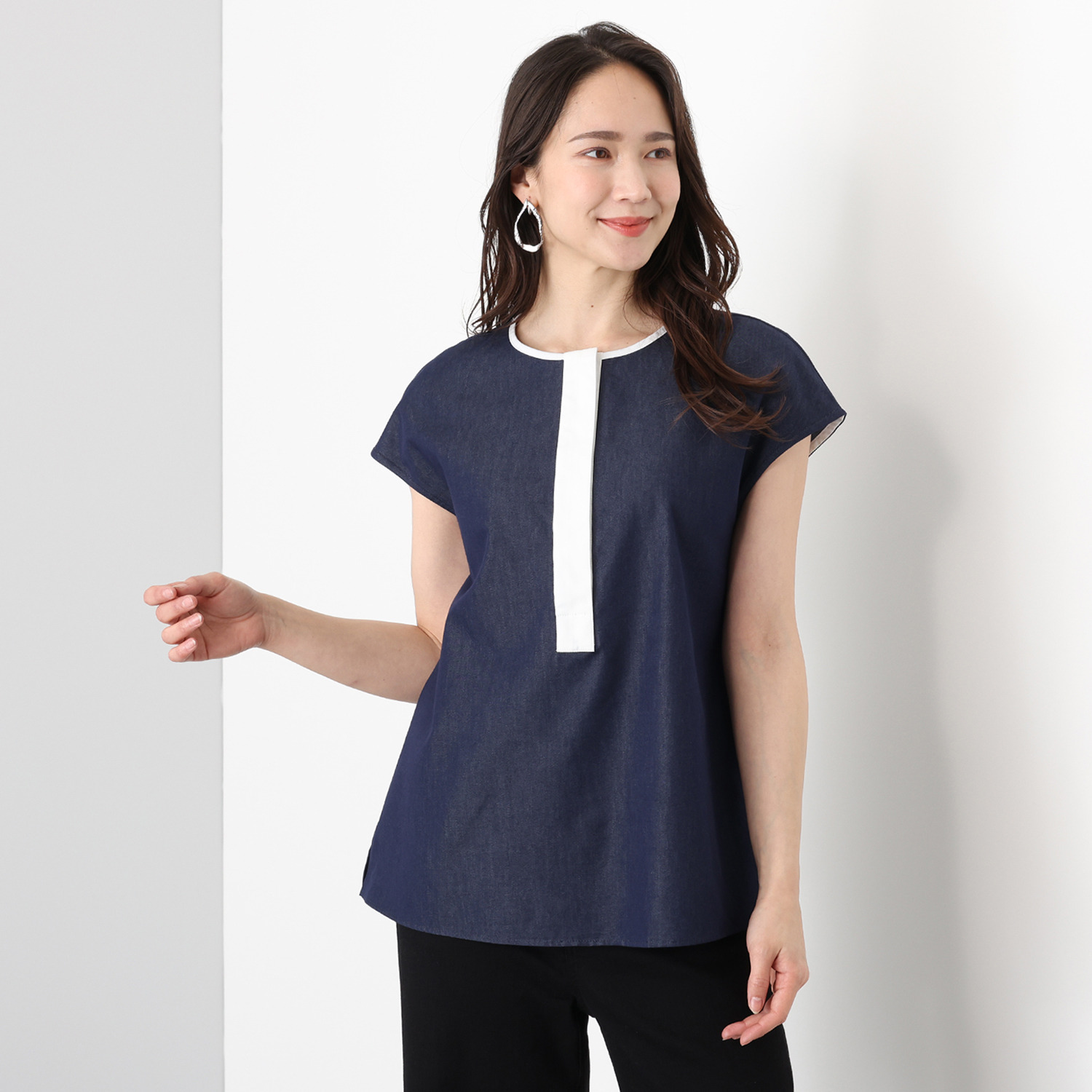 アンリック　オー　ブルー バイカラーで遊ぶ 比翼仕立て 大人なプルオーバー