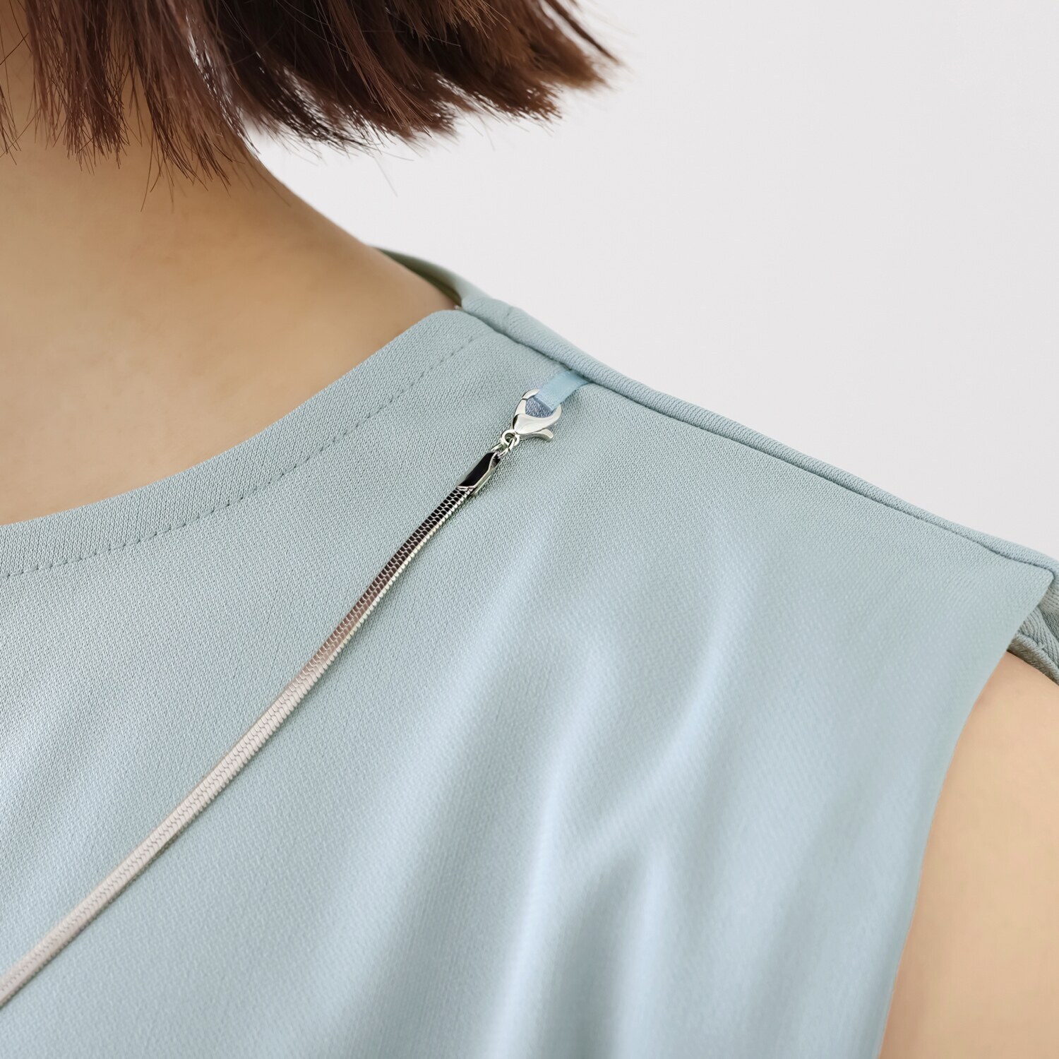 マチュート 着るだけで華やぐ ネックレスモティーフ付 美人カットソー