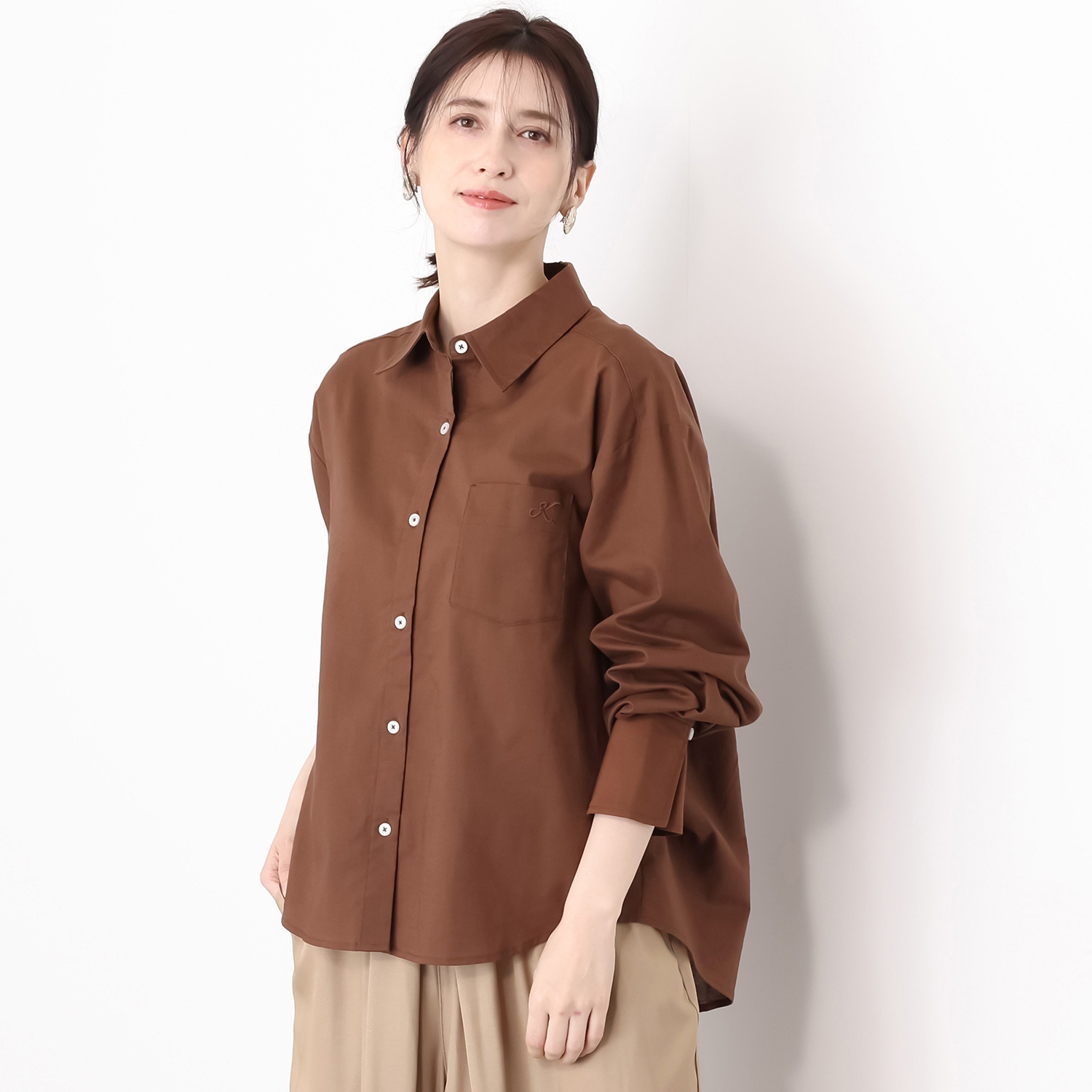 Ｋｕｎｎｙ． 大人のこなれ感を プラスする コットン麻 バックコクーンシャツ