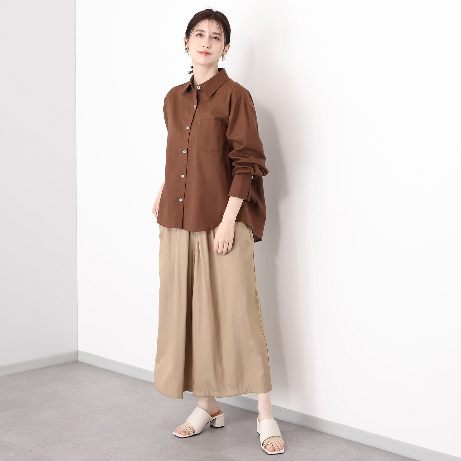 Ｋｕｎｎｙ． 大人のこなれ感を プラスする コットン麻 バックコクーンシャツ