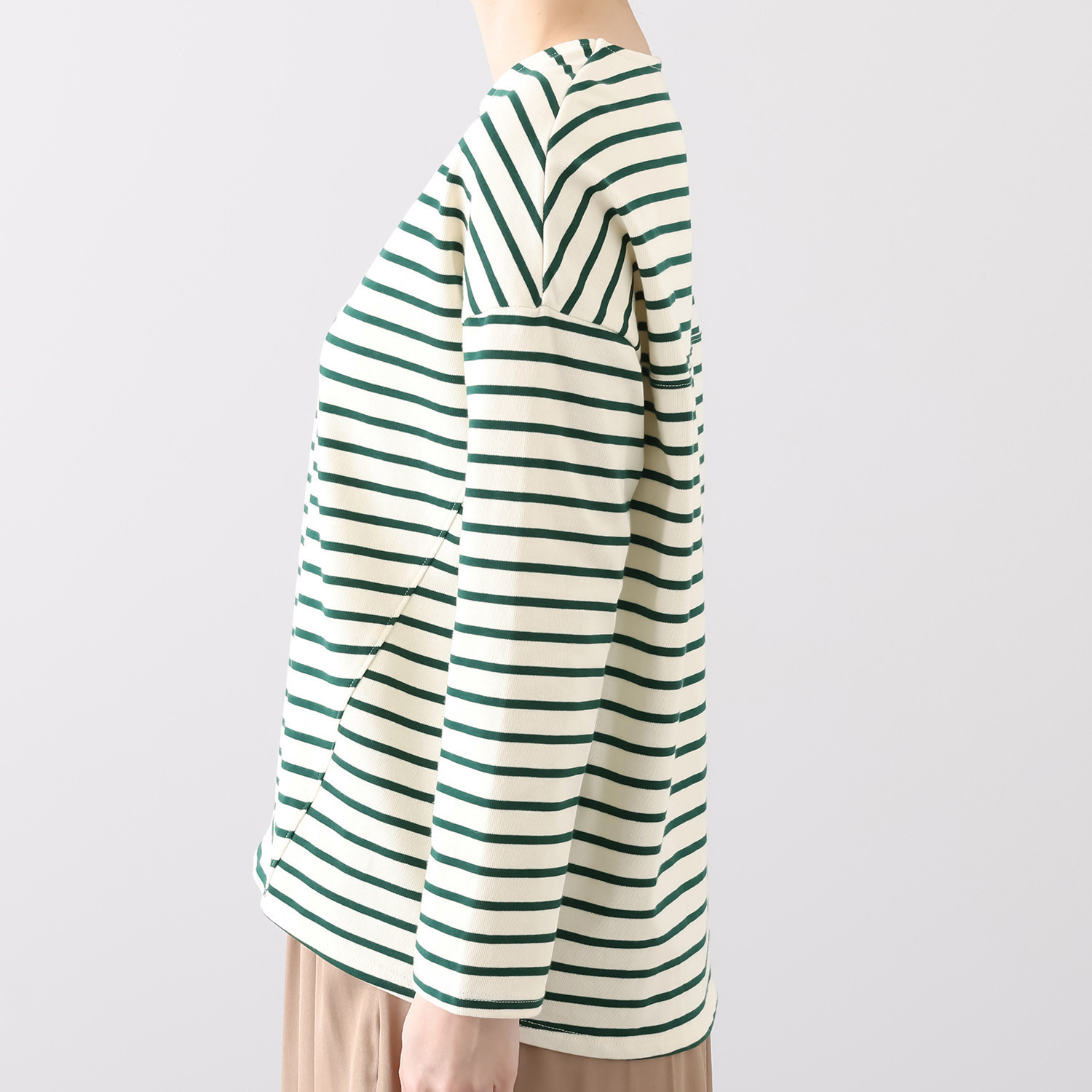 Ｋｕｎｎｙ． スマート見えカッティング ボクシーシルエット プルオーバー