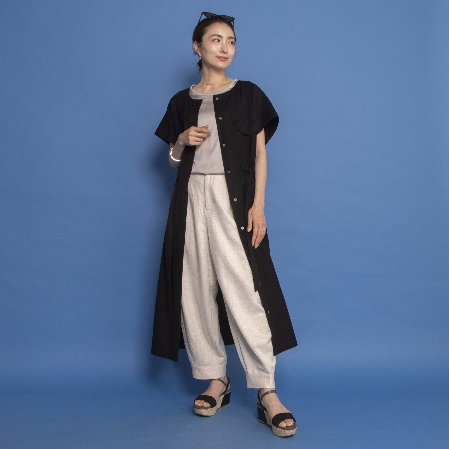ヤエアジュテ ワードローブにプラスして 旬な装いにブラッシュＵＰ リネンドビークロス マルチデザインベスト