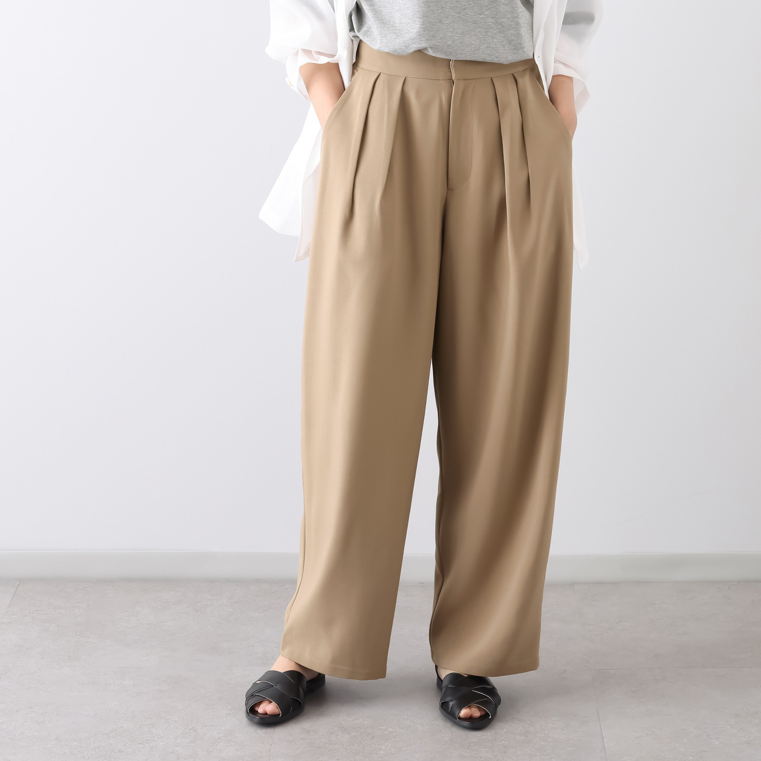 エクラージュ リラックスシルエット タックパンツ