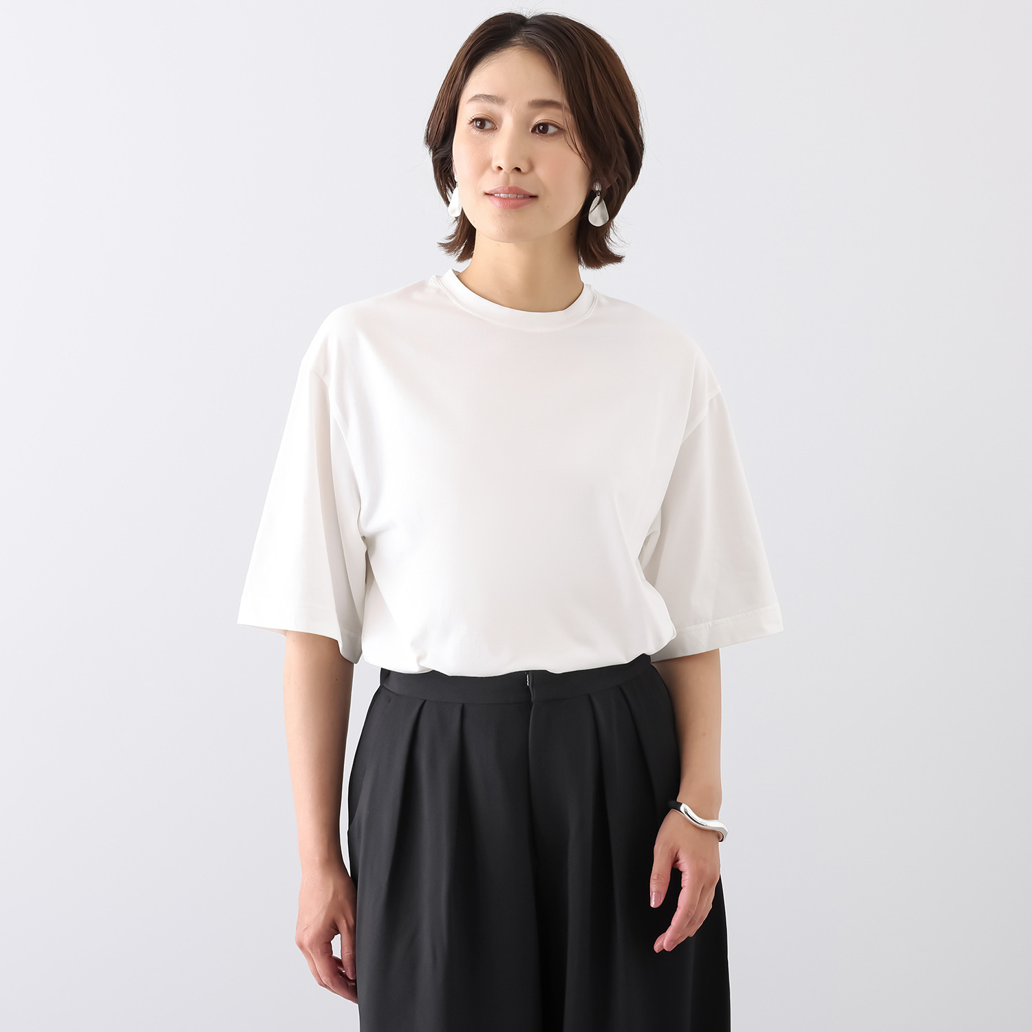 エクラージュ リラックスシルエット プレートアクセント ストレッチプルオーバー
