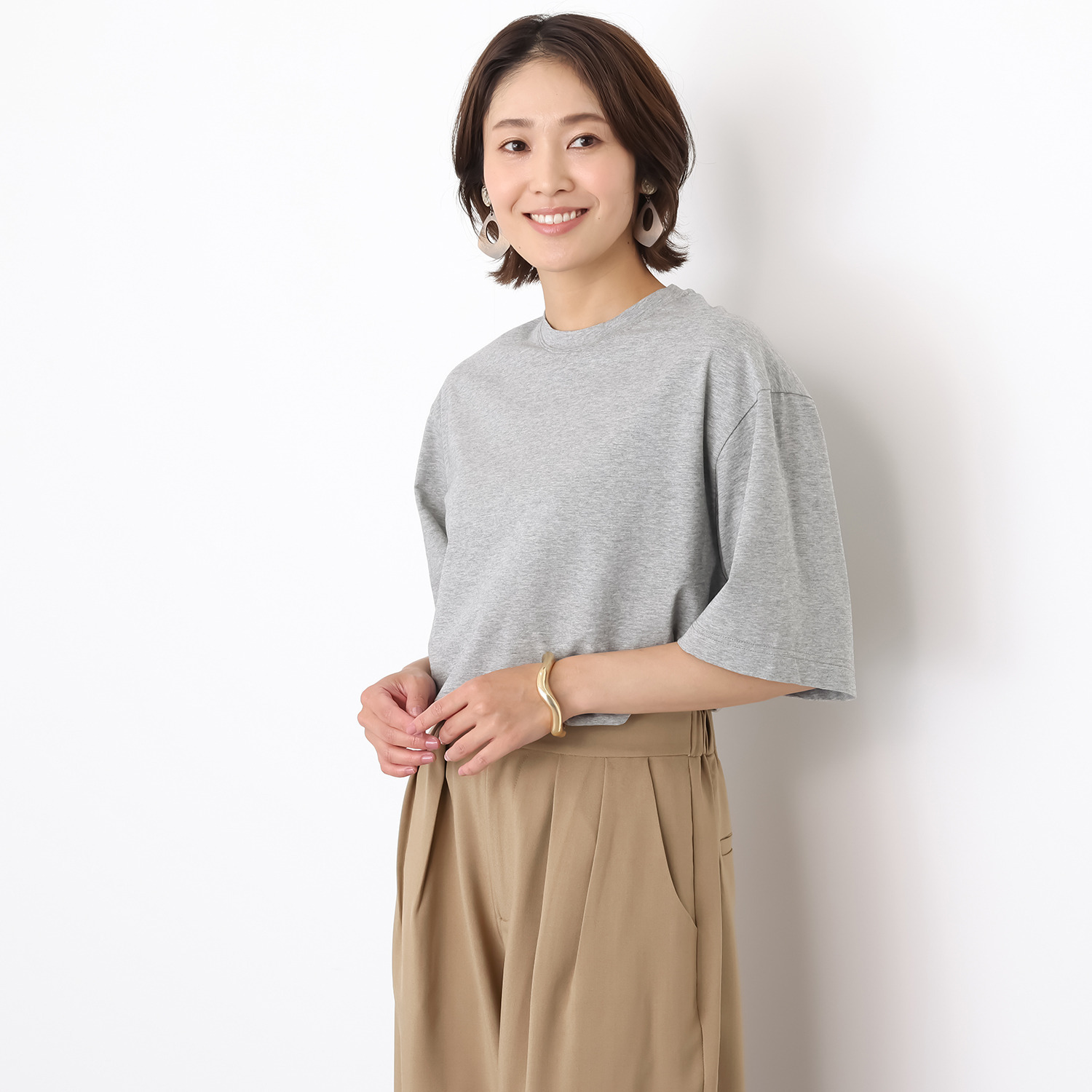 エクラージュ リラックスシルエット プレートアクセント ストレッチプルオーバー