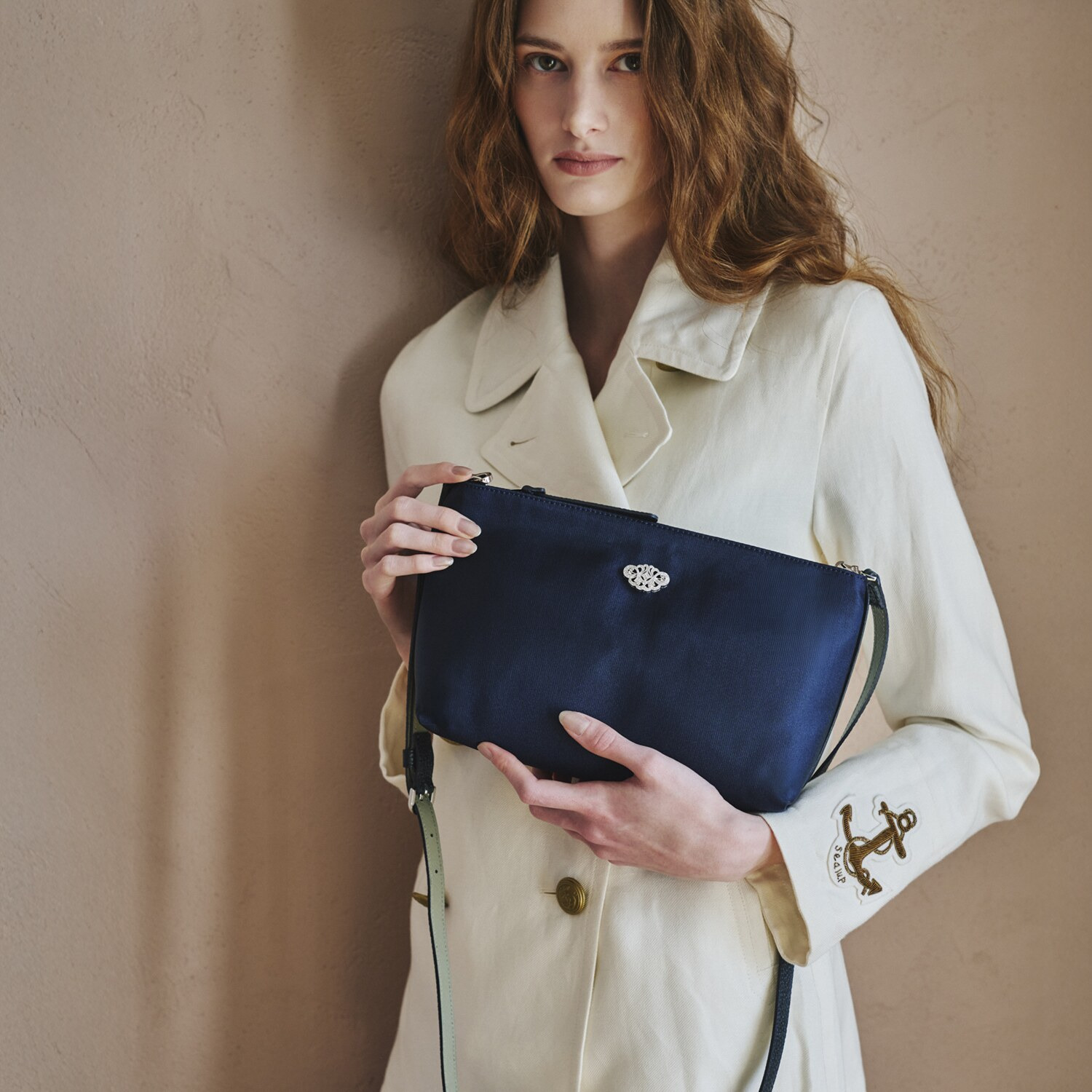 エーディーエムジェイ はっ水 ナイロンリュクス アールデコモティーフ ショルダーバッグ