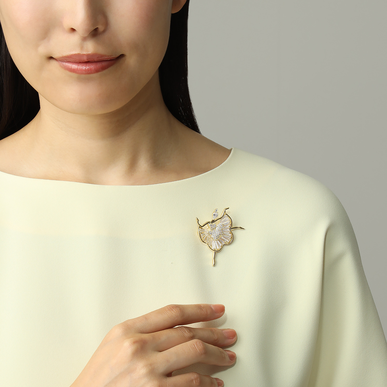 キラキラギフト バイ　アビステ ビジュウ バレリーナモティーフ ブローチ