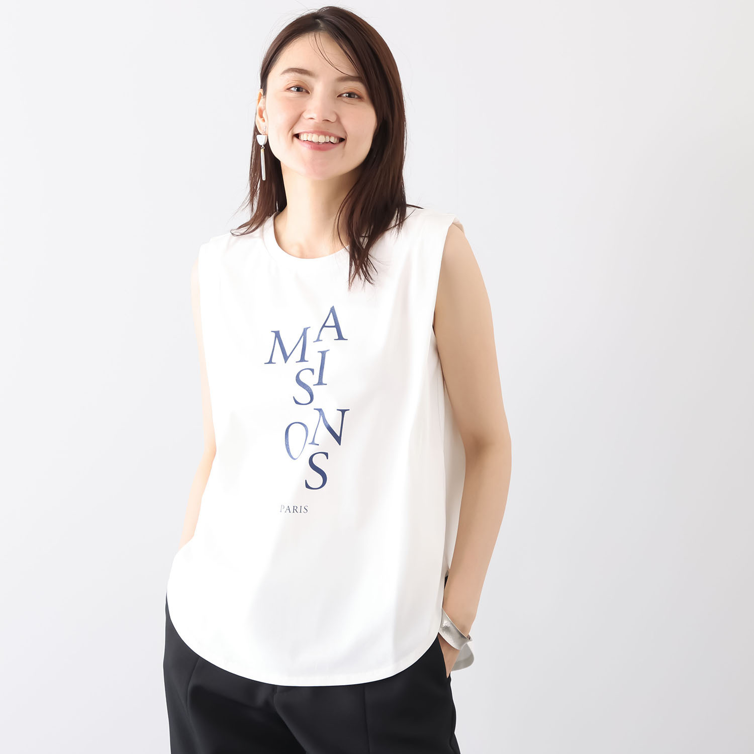 メゾンラフィット はっ水・ＵＶカット タイポグラフィ タックノースリーブ プルオーバー