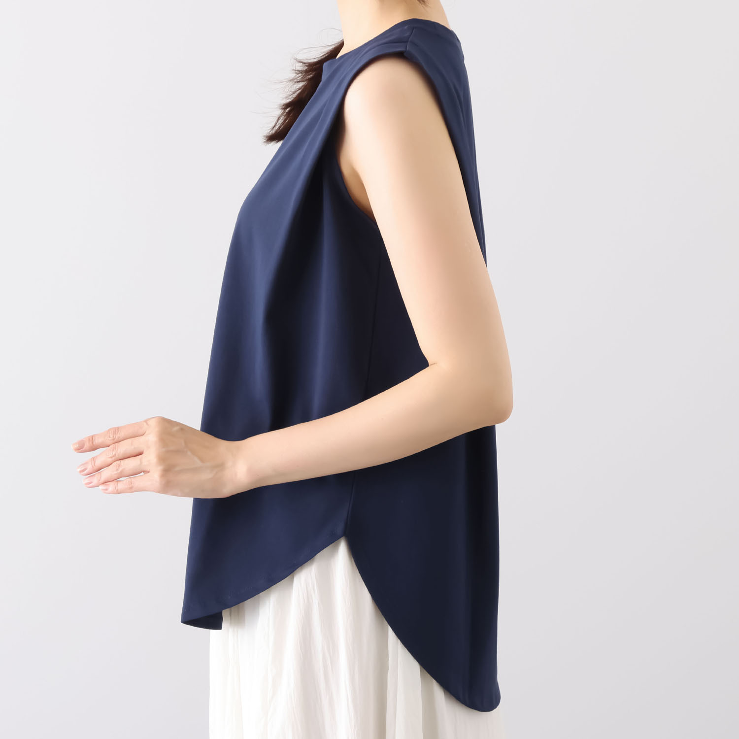 メゾンラフィット はっ水・ＵＶカット タイポグラフィ タックノースリーブ プルオーバー