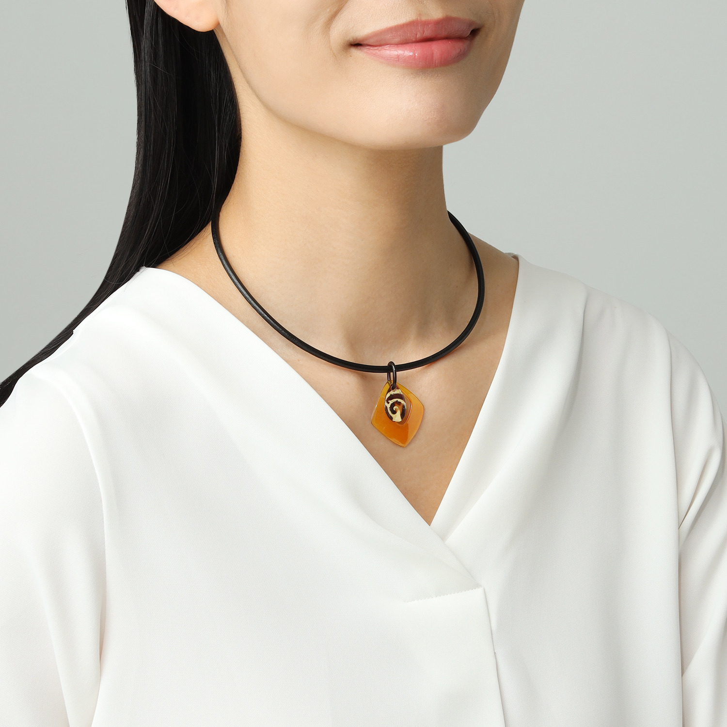 べっこう堂 本水もく＆ 本べっ甲白甲＆無地 ひし形モティーフ レザーコードペンダント