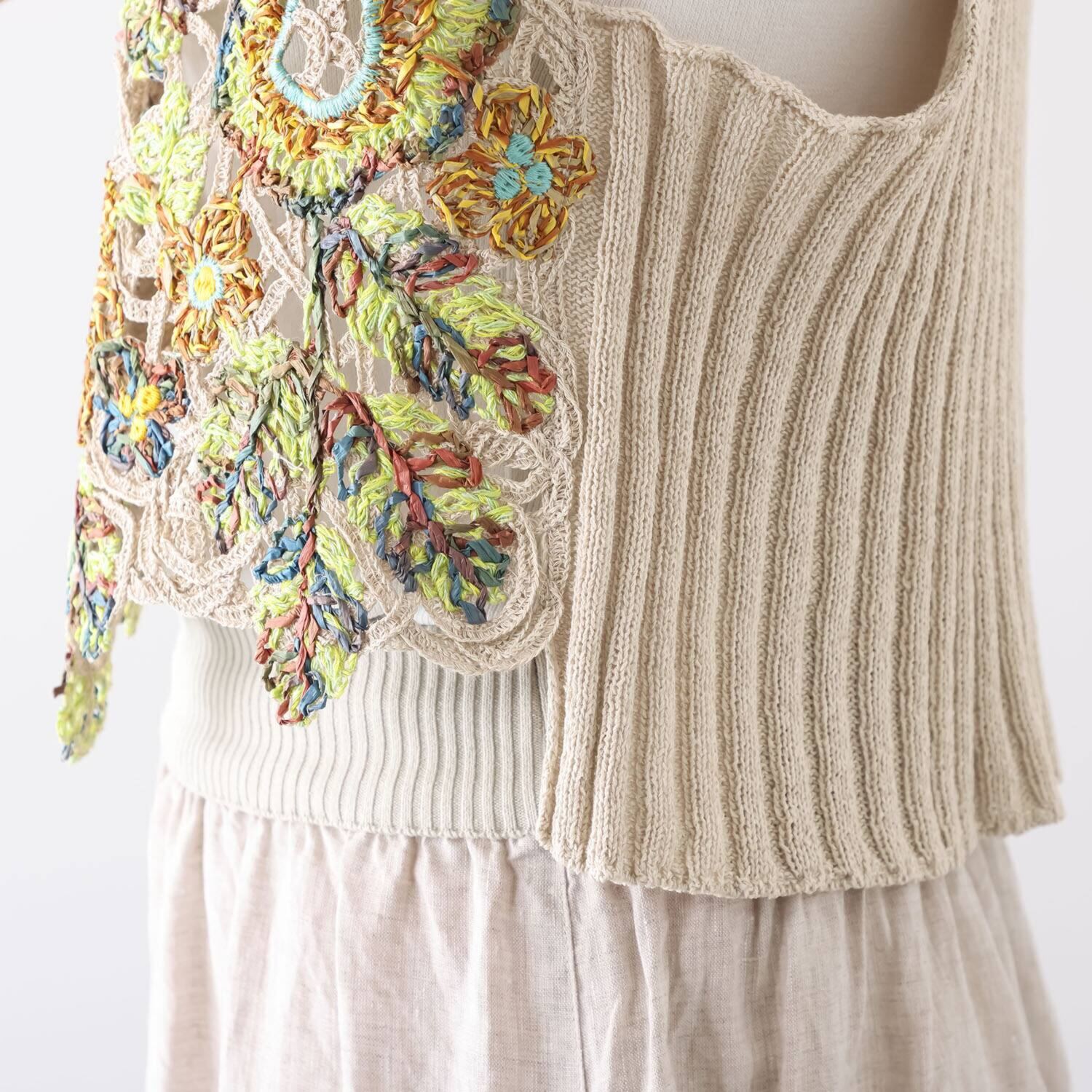 エム　アンド　キョウコ 刺しゅうベスト