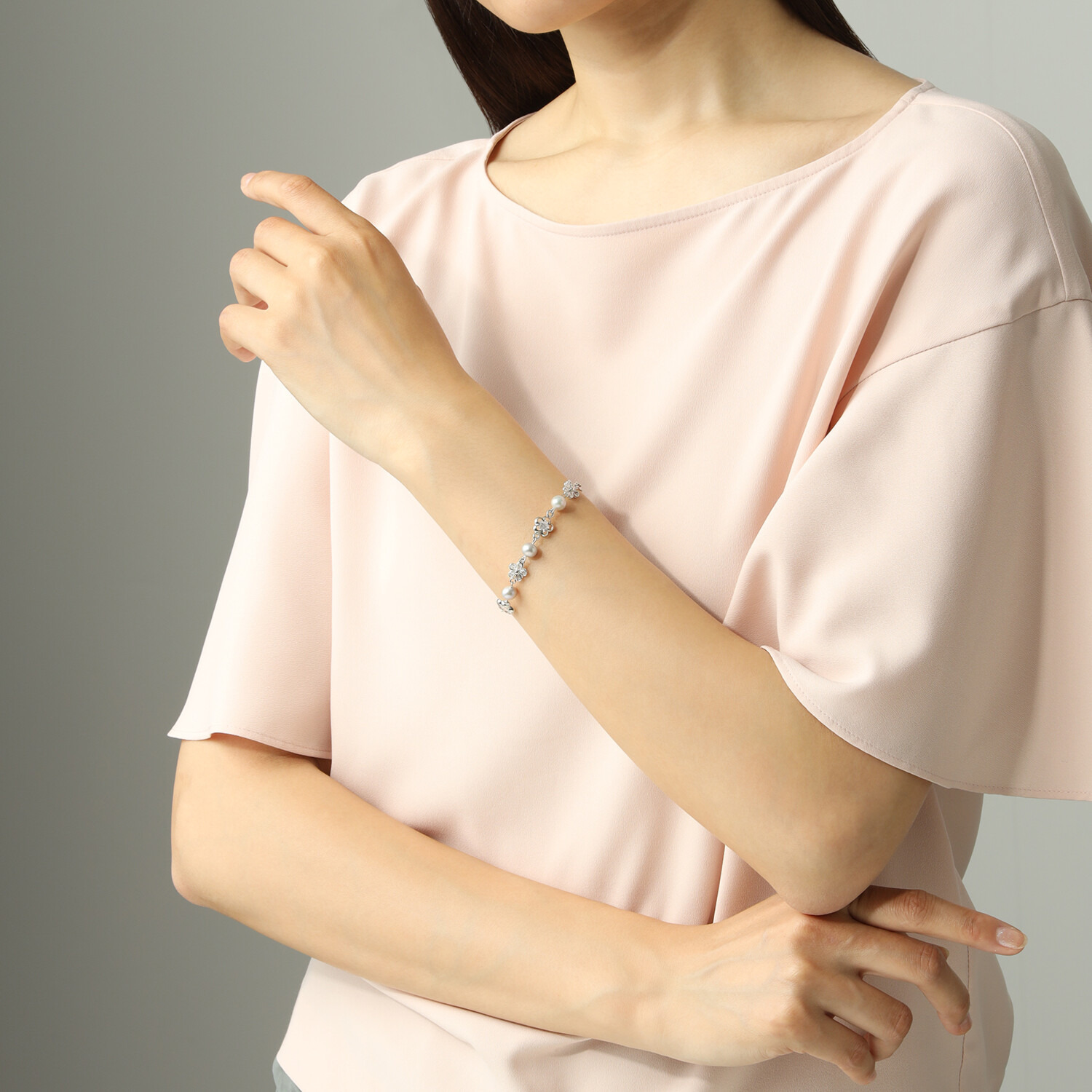 シマ・リリアーナ ＣＺ＆淡水パール フラワーモティーフ ブレスレット