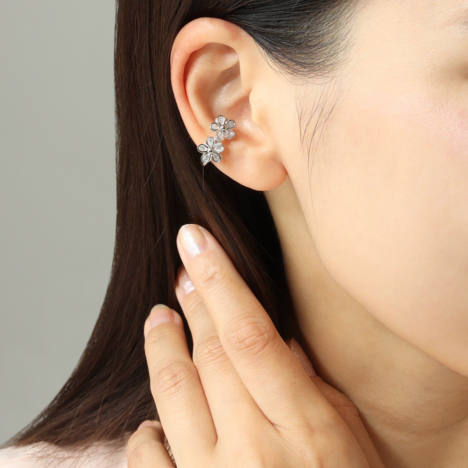 シマ・リリアーナ ＣＺ フラワーモティーフ 片側用イヤーカフ