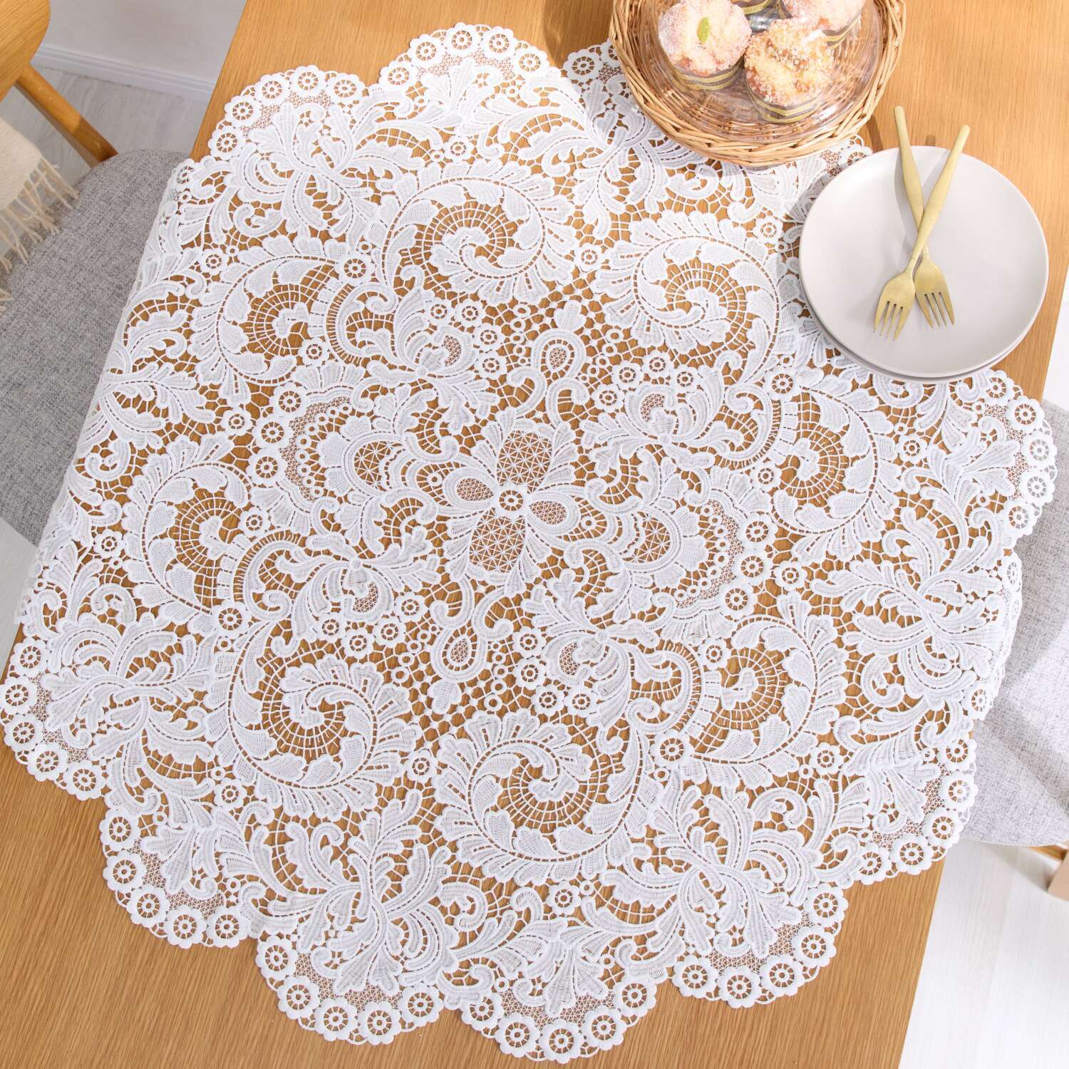 ラ　ルイス ギュピールレース 円形テーブルクロス