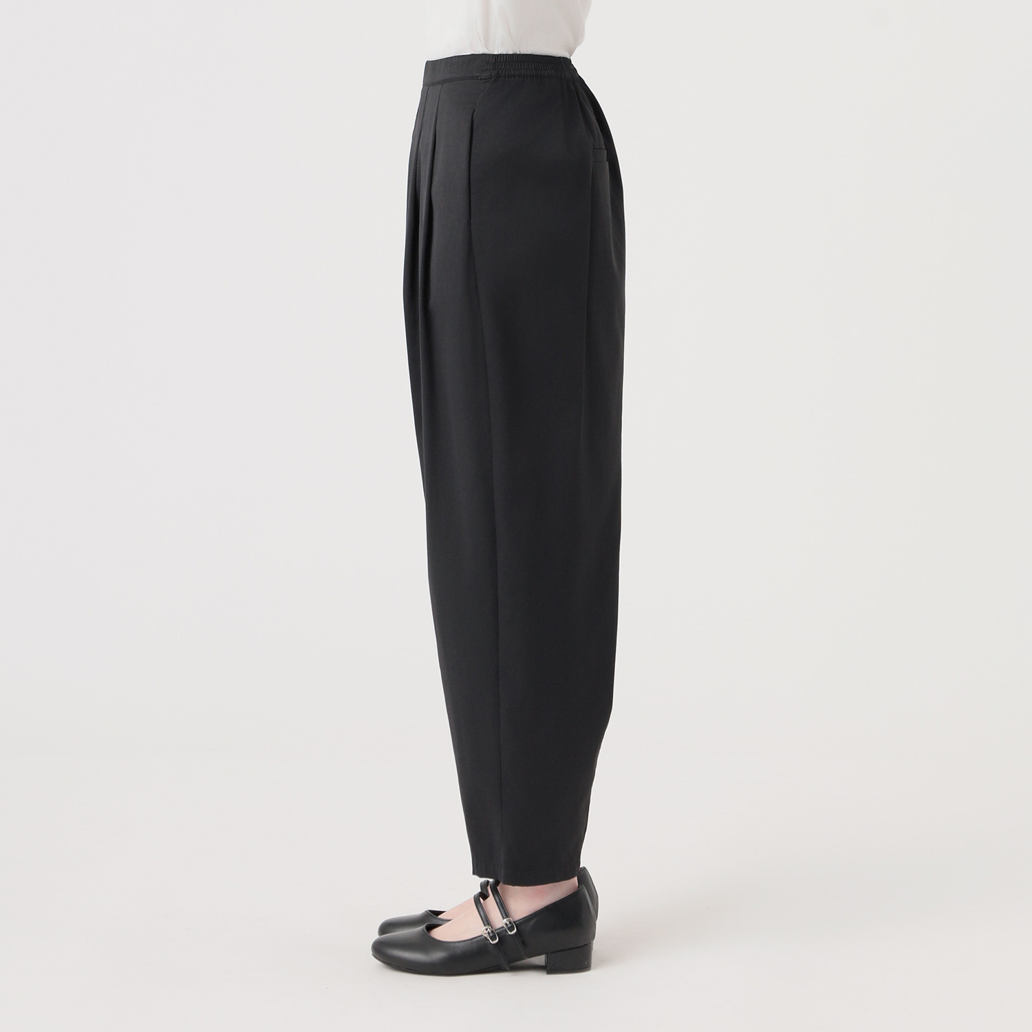 アリュメット タックカーブパンツ