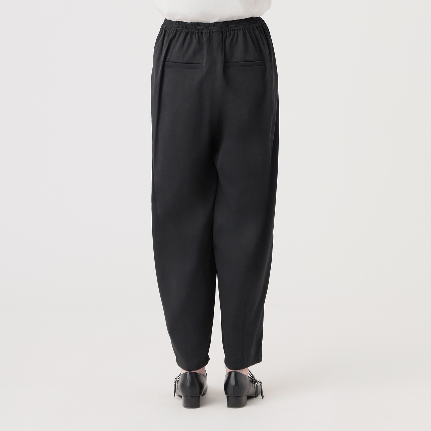 アリュメット タックカーブパンツ
