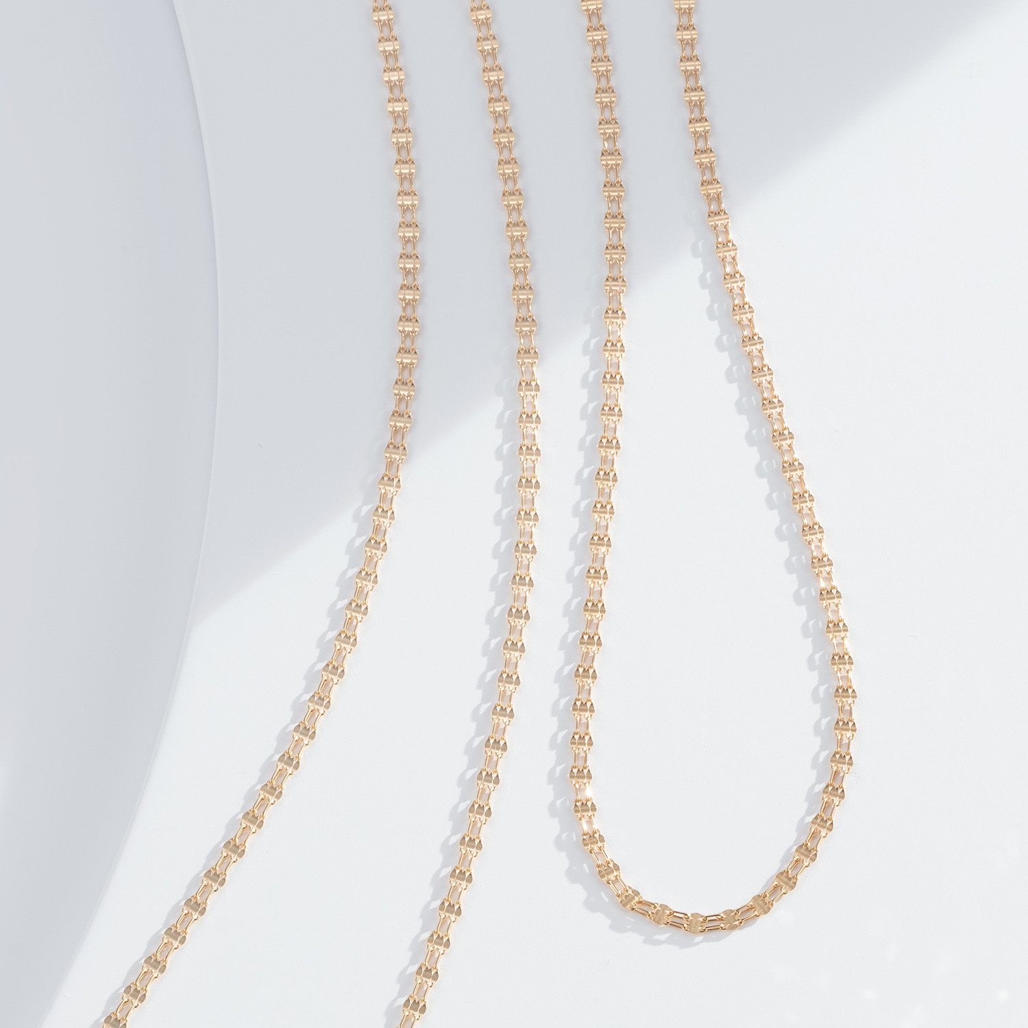 シャイン　シュプリーム １８Ｋ ビスマルク スライドロングネックレス