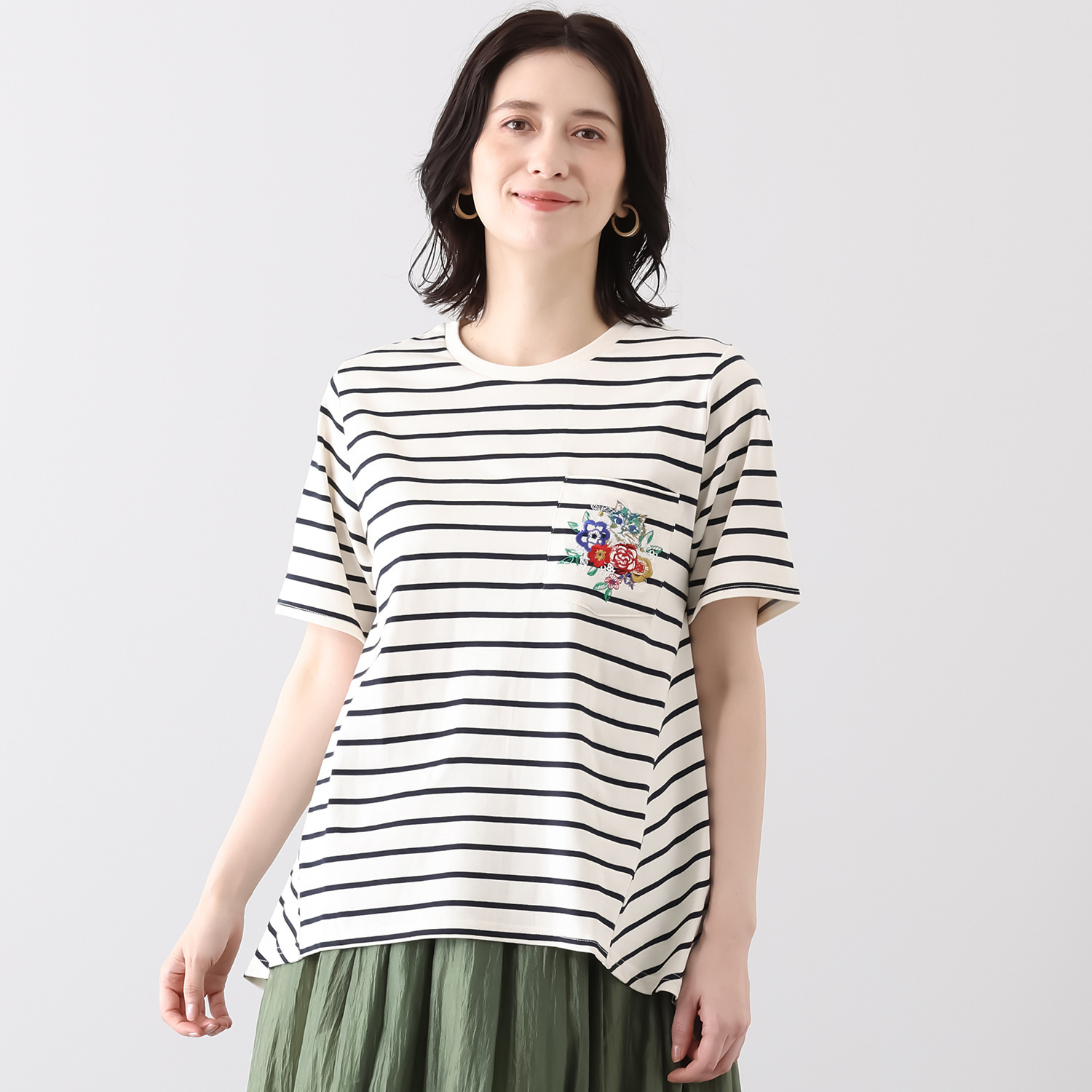 スカラー ネコ花刺しゅう Ｔシャツ