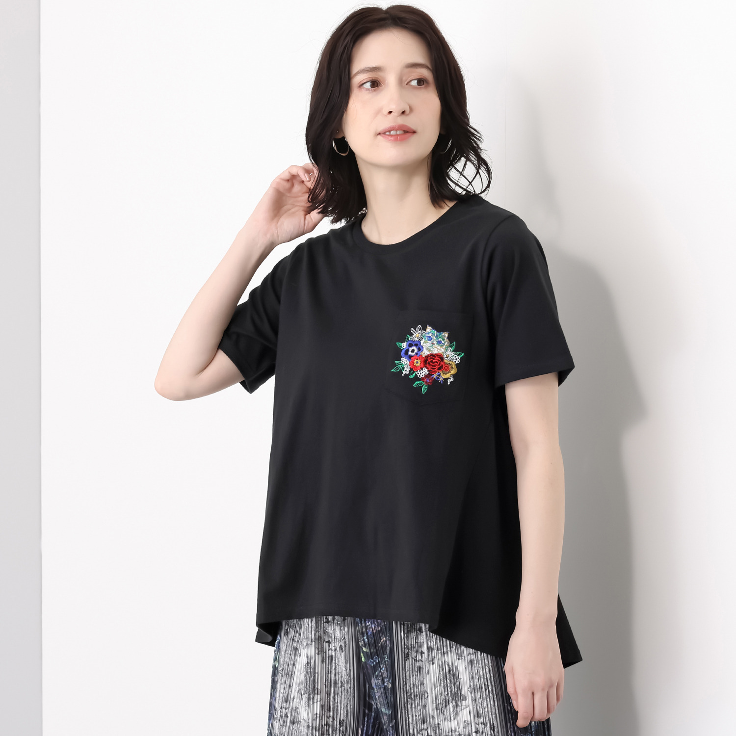 スカラー ネコ花刺しゅう Ｔシャツ