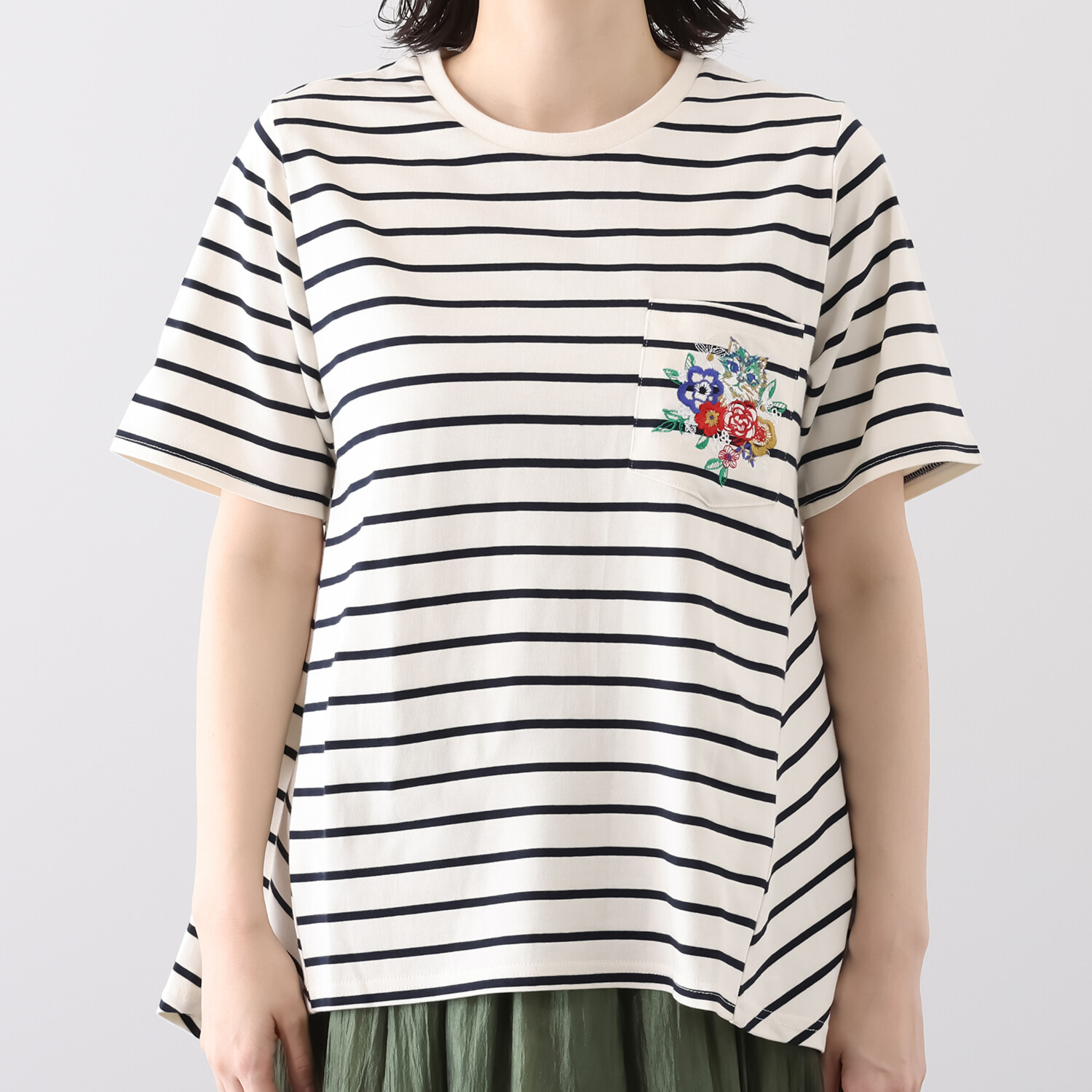 スカラー ネコ花刺しゅう Ｔシャツ