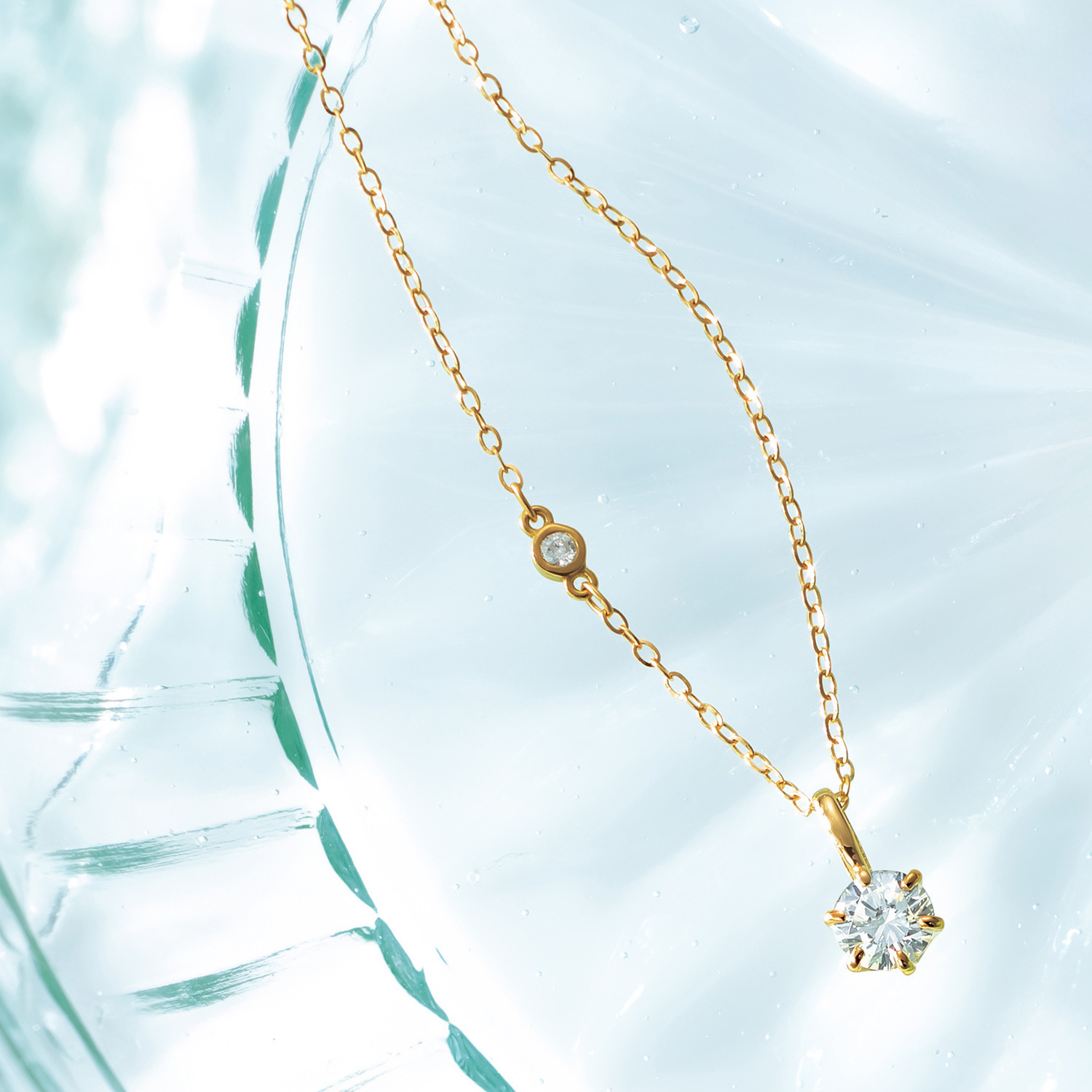 エクラプリュス １８Ｋ ダイヤモンド ペンダントトップ ＜鑑定書付＞