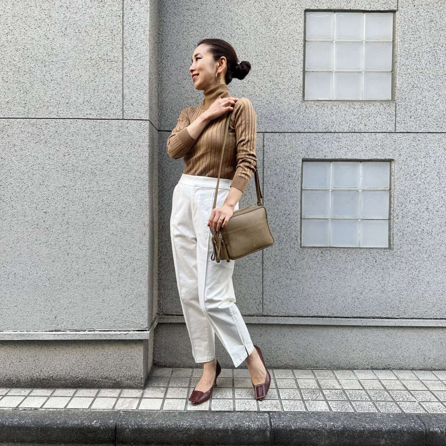 タマミ　ワタナベ 牛革型押し ショルダーバッグ “パンドミーフォーミー”