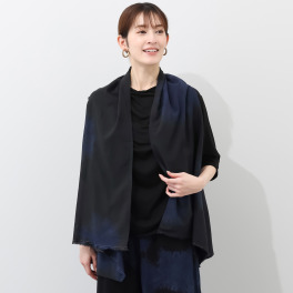 イロフシ 手染めの一点もの 上品なドレープ感がある 黒遊藍四角ベスト