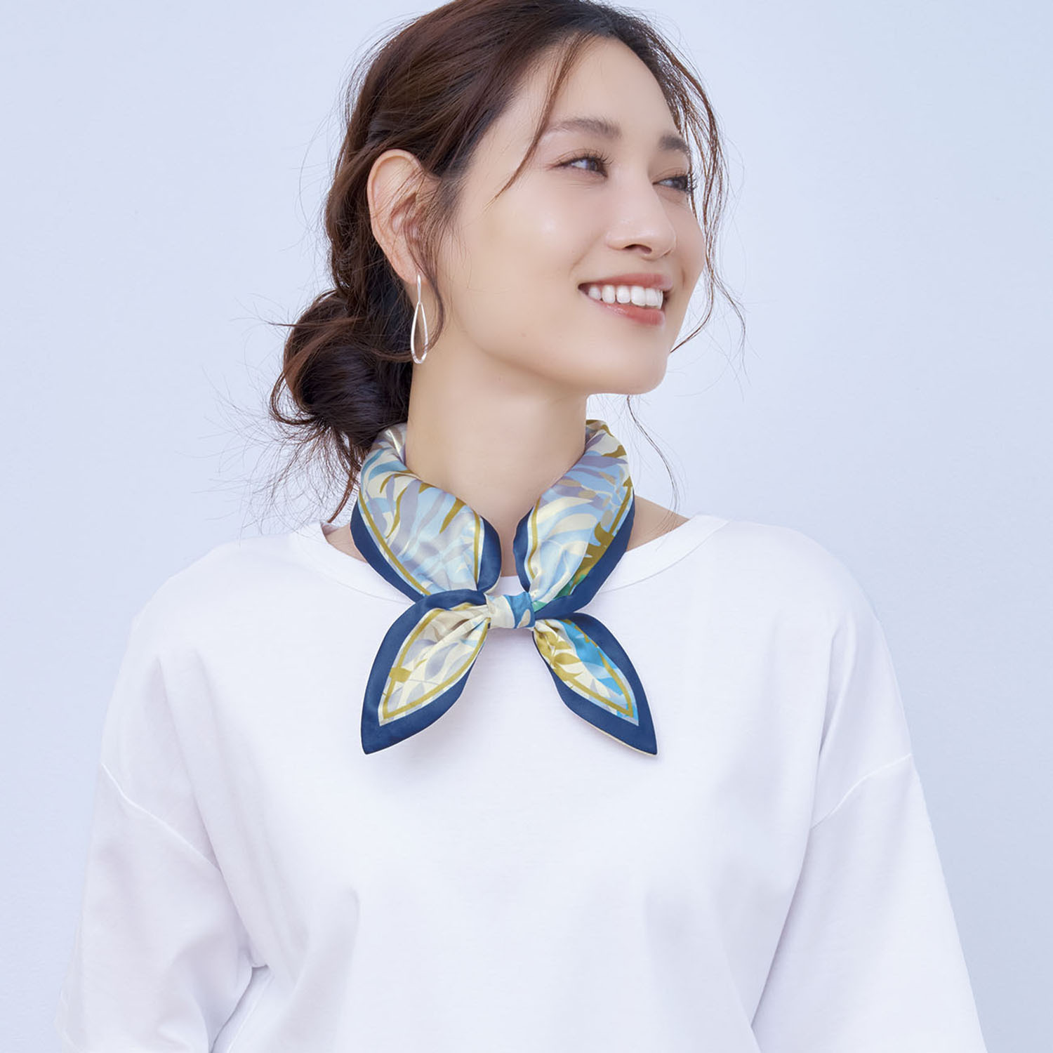 特殊素材でひんやり！ 心地良い冷たさを楽しめる ＣＯＯＬＯＯＰ ネックリング＜Ｌサイズ＞ 保冷ケース＆ 通すだけ涼やか ＵＶスカーフセット