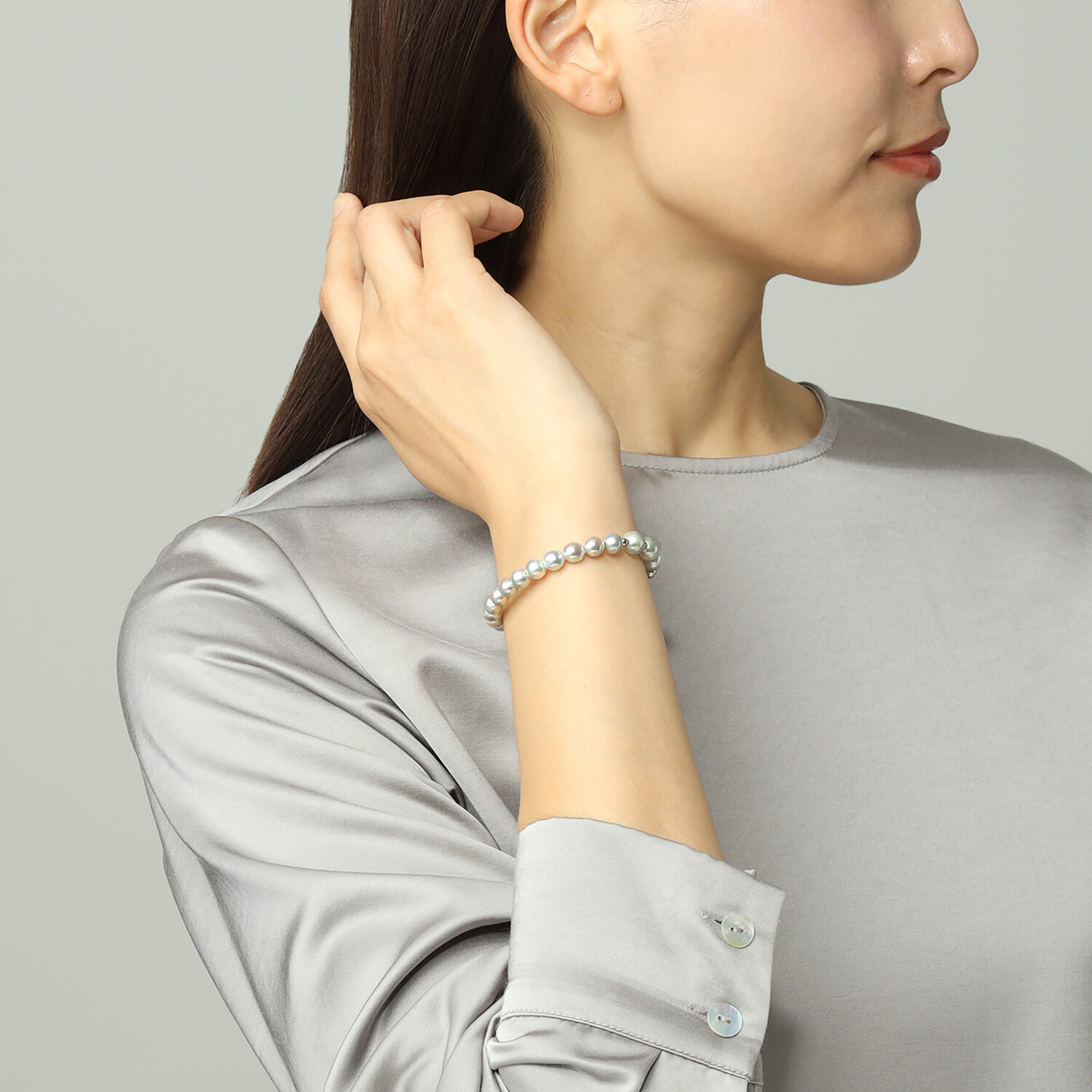 海蛍 プラチナ９００ 長崎県対馬産 無調色ブルーグレー 越物アコヤパール デザインバングル