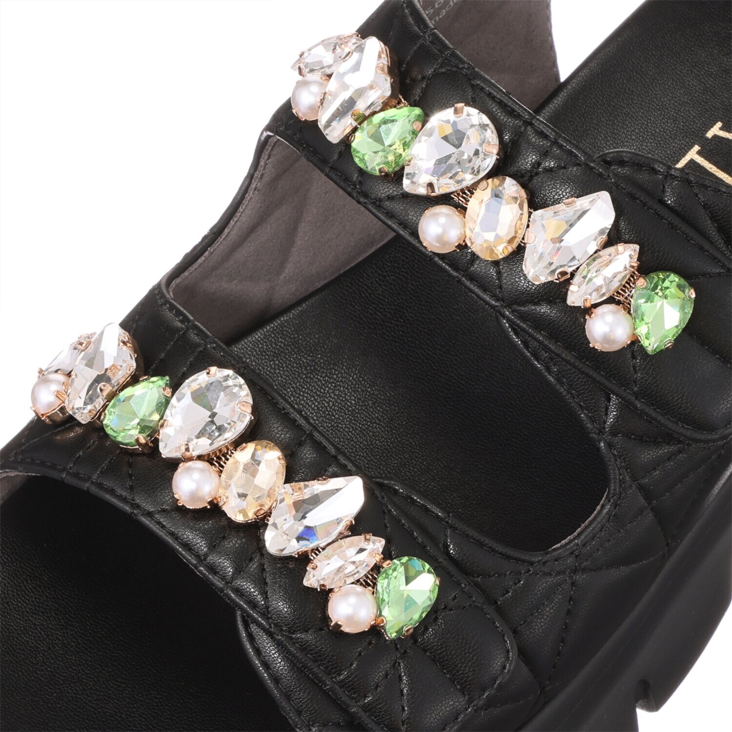 ニカル パールビジュウ キルティング ボリュームサンダル