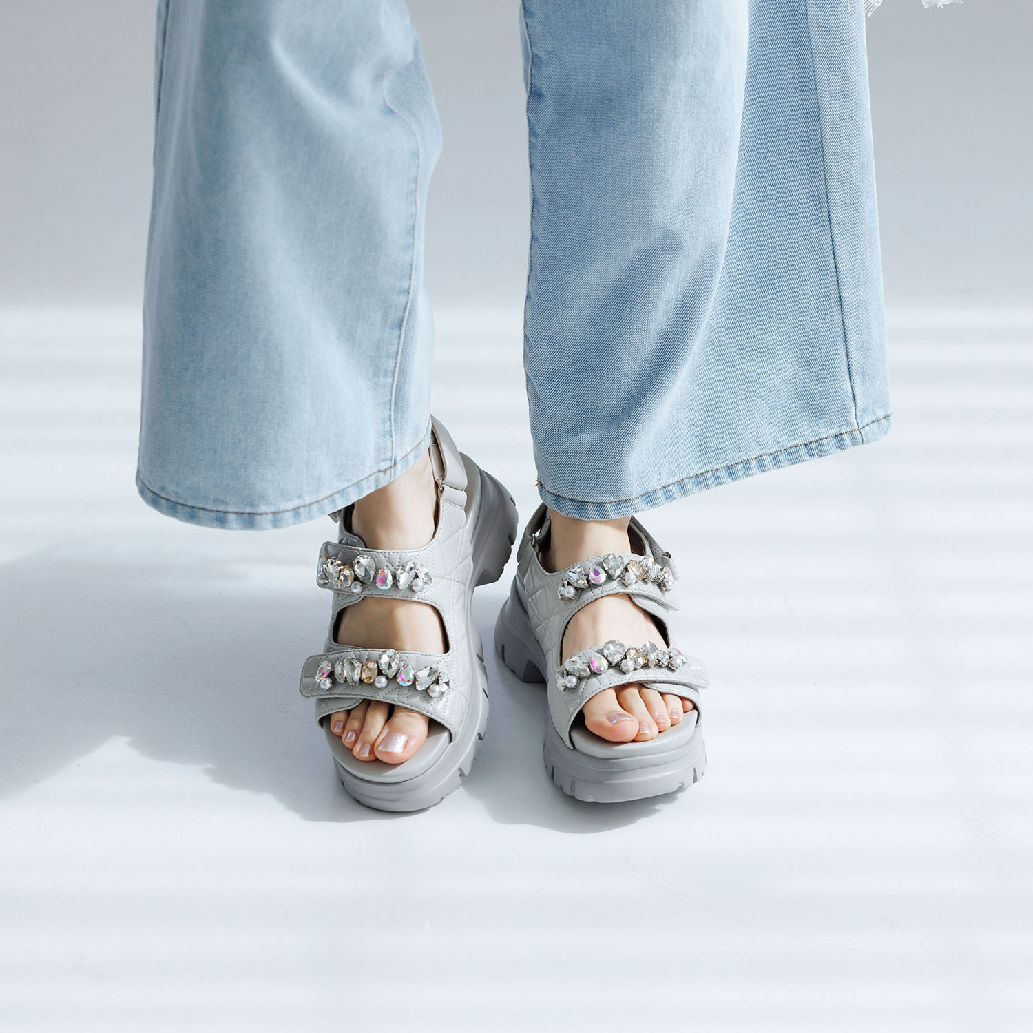 ニカル パールビジュウ キルティング ボリュームサンダル