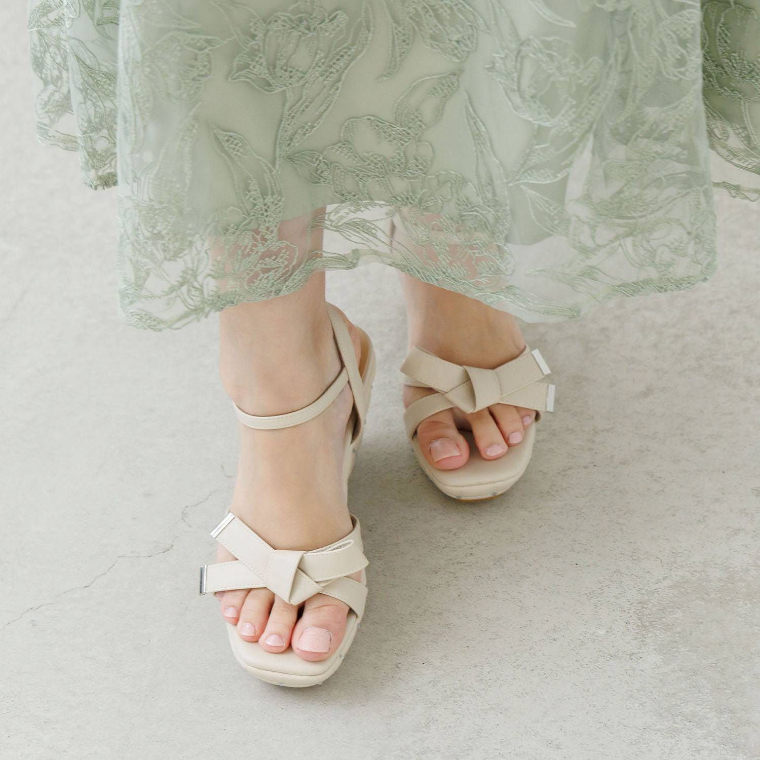 ニカル リボンアクセント キルティングサンダル