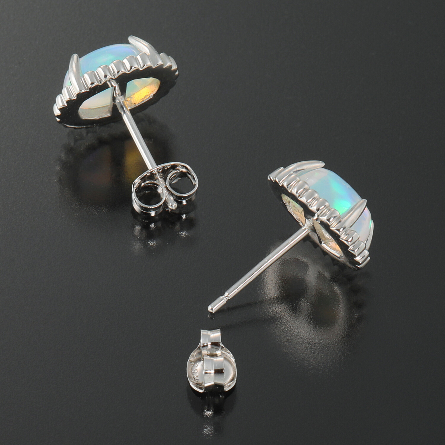 グランシフォレ オパール オーバルカボション イヤリング／ピアス