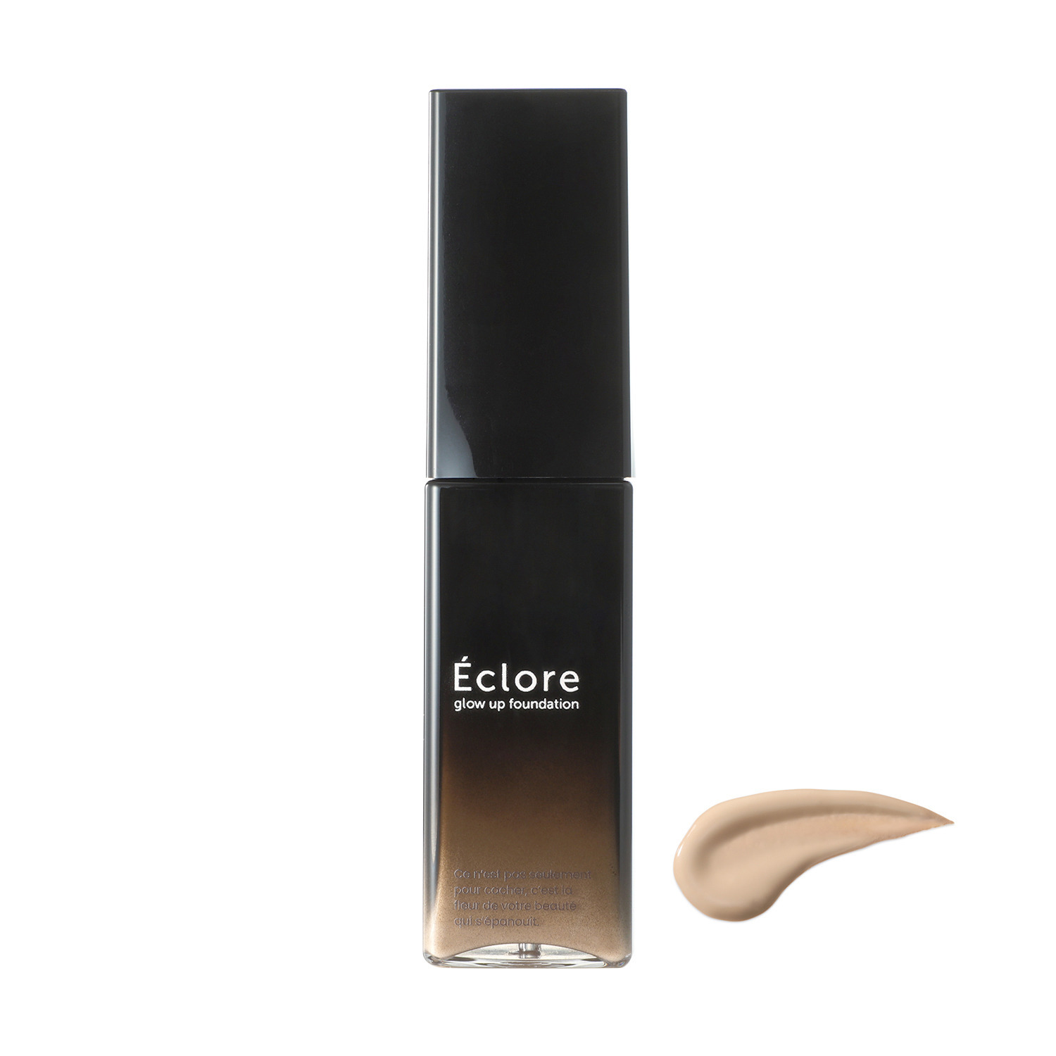 エクロア ひと塗りでくすみをカバー 光を味方にして 自然なツヤと立体感を演出 グロウアップ ファンデーション