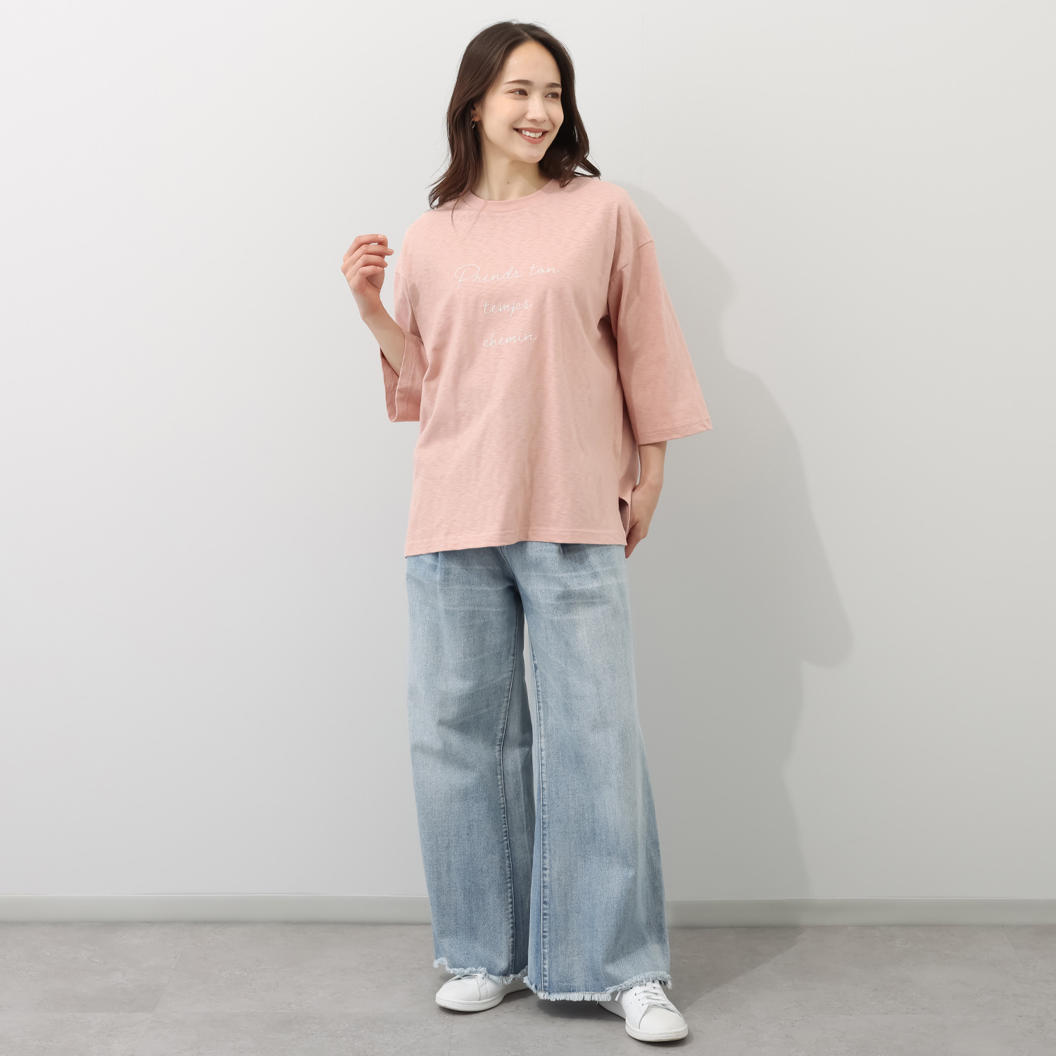エムエムオー 刺しゅうのロゴが目を惹く 綿１００％ 七分袖 クルーネックＴシャツ