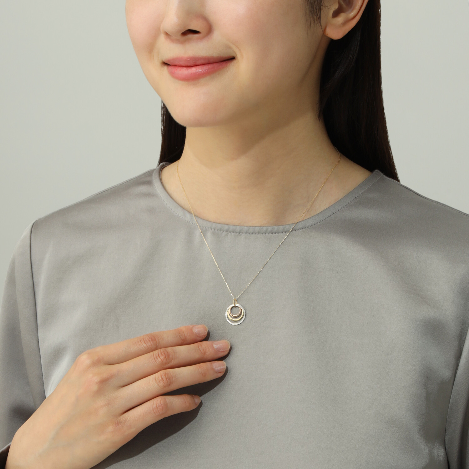 煌香 １８Ｋ＆プラチナ９００ トリカラー ３連フープ ペンダントトップ