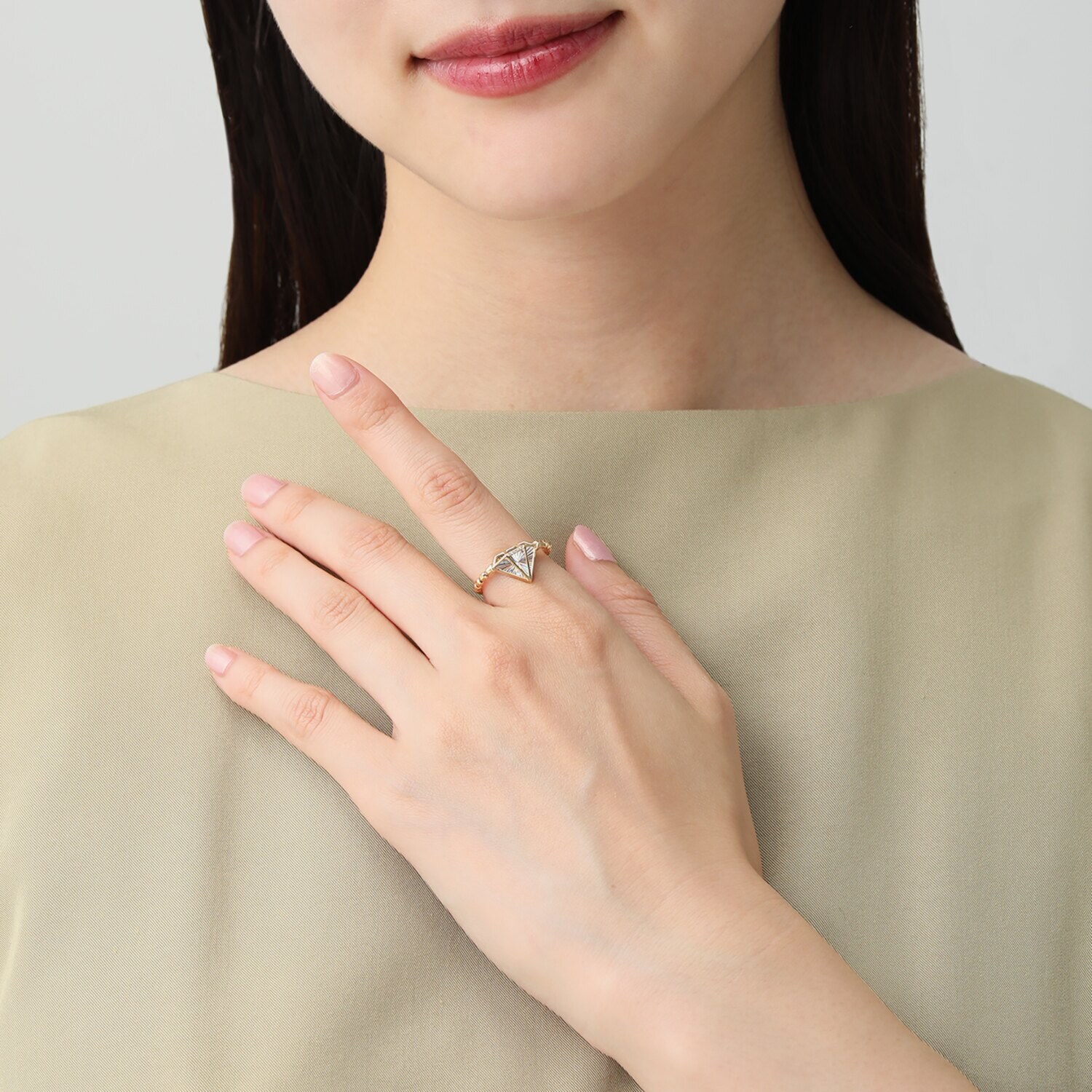 煌香 １８Ｋ レインボーカット ダイヤモンドアクセント フレキシブルリング