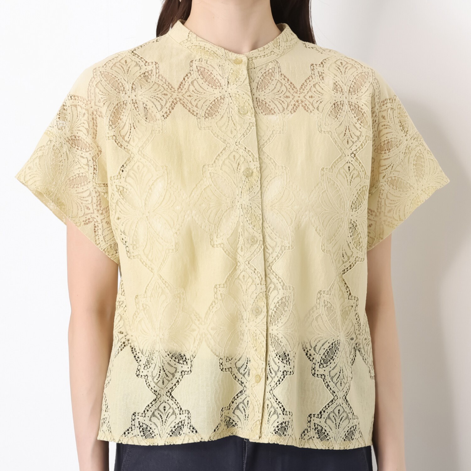 アトリエ　クース アラベスク柄が華やか １枚で主役になる スクエアレースブラウス