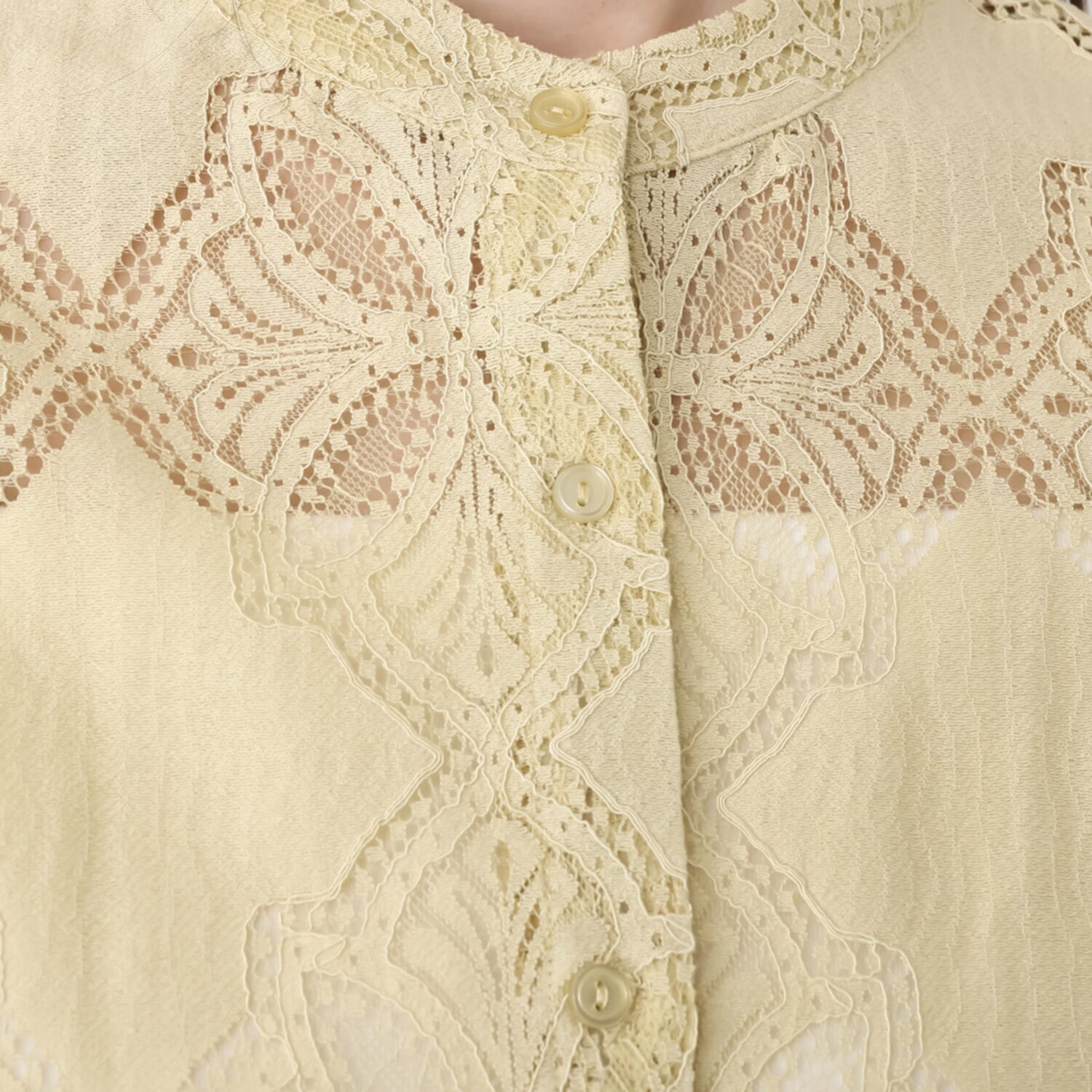 アトリエ　クース アラベスク柄が華やか １枚で主役になる スクエアレースブラウス