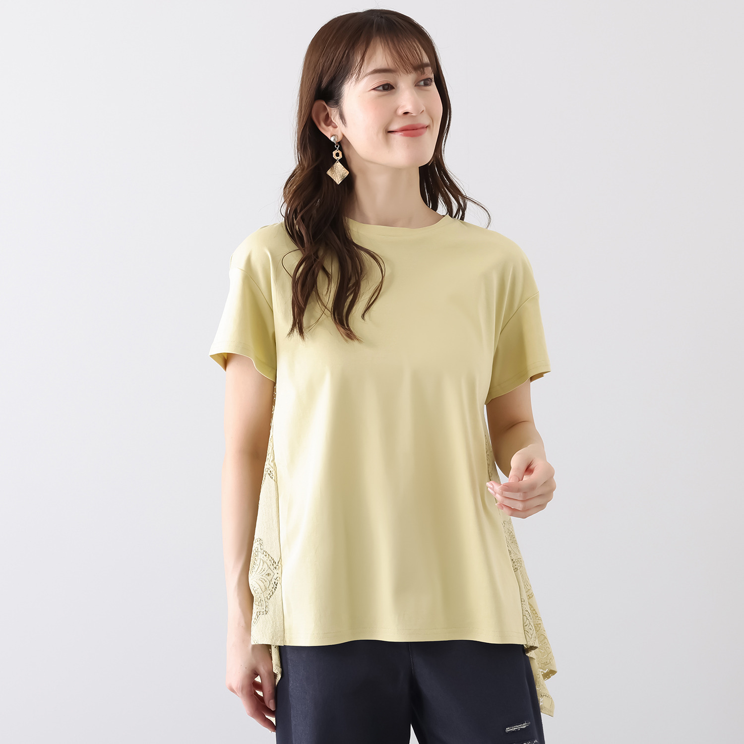 アトリエクース シンプルな中に さりげない華やぎをプラス バックレース カットソープルオーバー