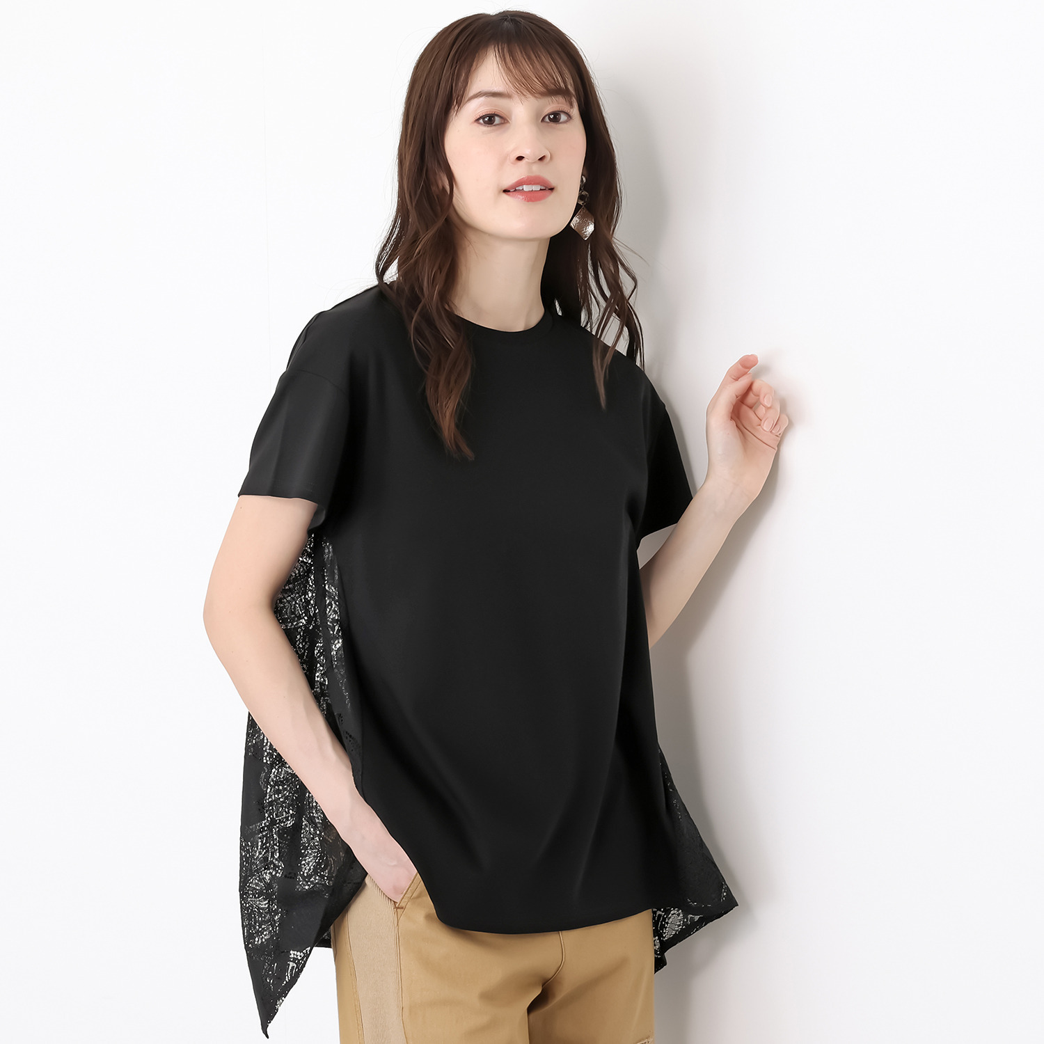 アトリエクース シンプルな中に さりげない華やぎをプラス バックレース カットソープルオーバー