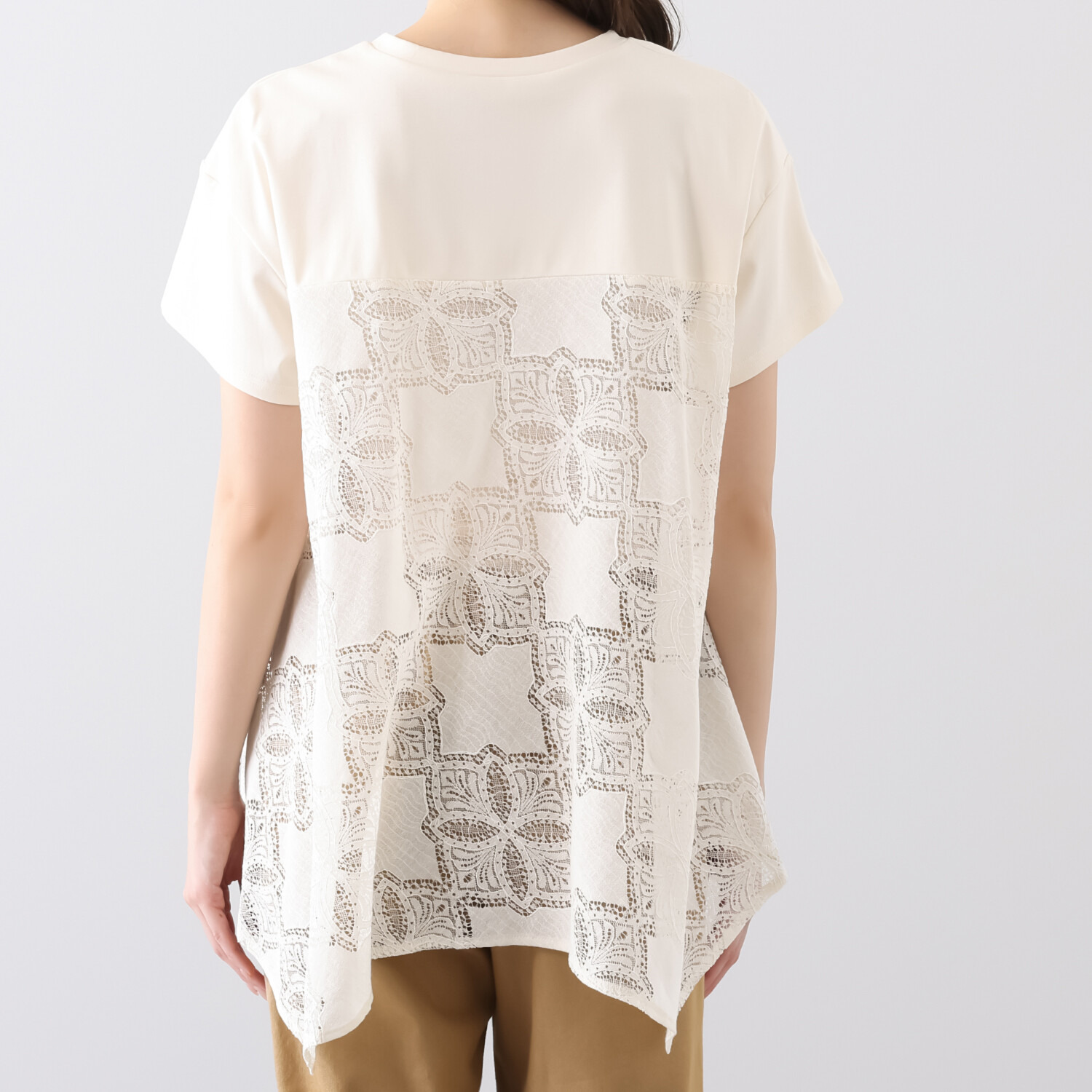 アトリエクース シンプルな中に さりげない華やぎをプラス バックレース カットソープルオーバー