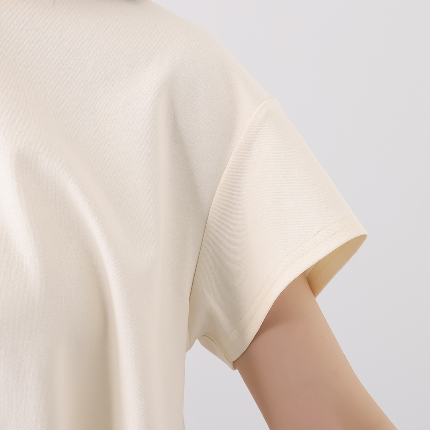 アトリエクース シンプルな中に さりげない華やぎをプラス バックレース カットソープルオーバー