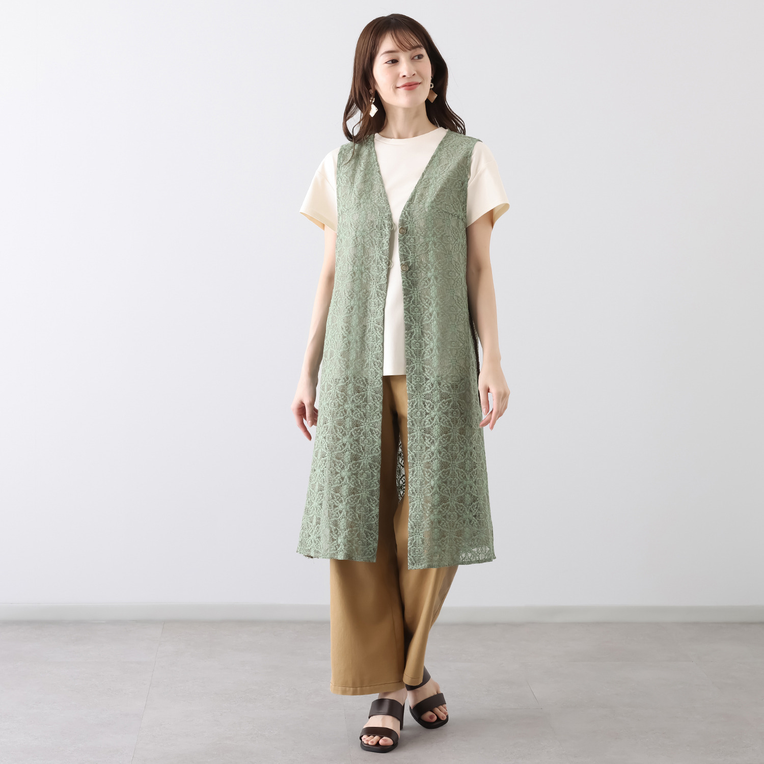 アトリエ　クース バイカラーのレースが 日常に特別感を レースロングジレ