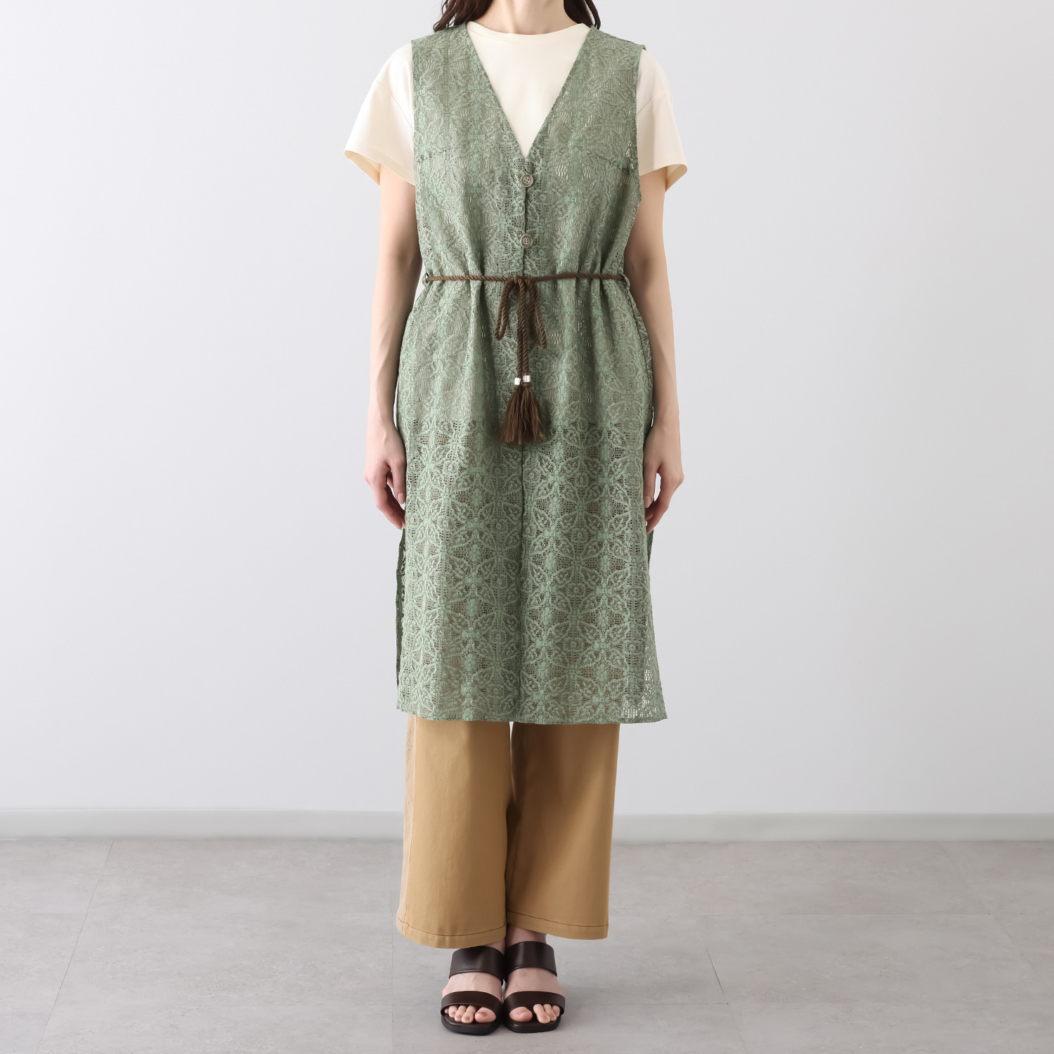 アトリエ　クース バイカラーのレースが 日常に特別感を レースロングジレ