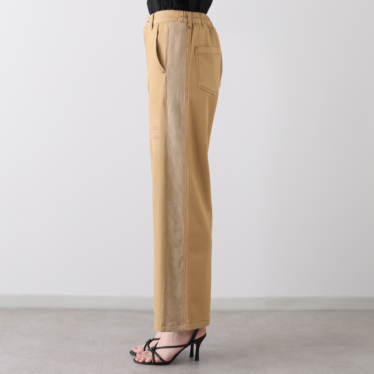 アトリエ　クース ラインストーンが さりげないアクセント ソフトデニム風パンツ