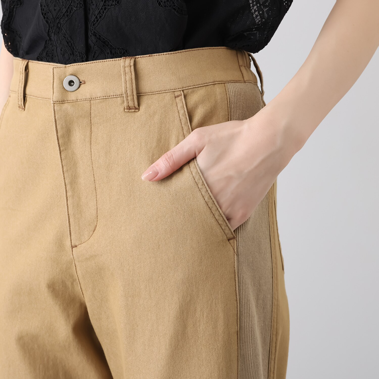 アトリエ　クース ラインストーンが さりげないアクセント ソフトデニム風パンツ