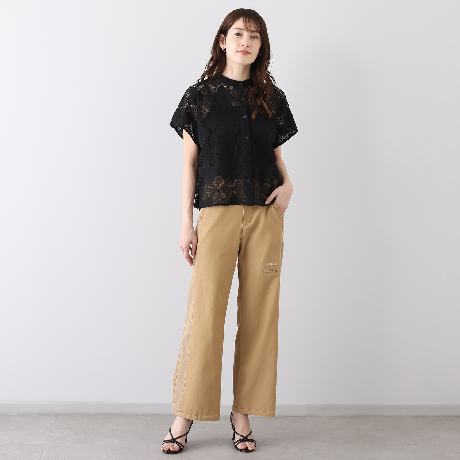 アトリエ　クース ラインストーンが さりげないアクセント ソフトデニム風パンツ