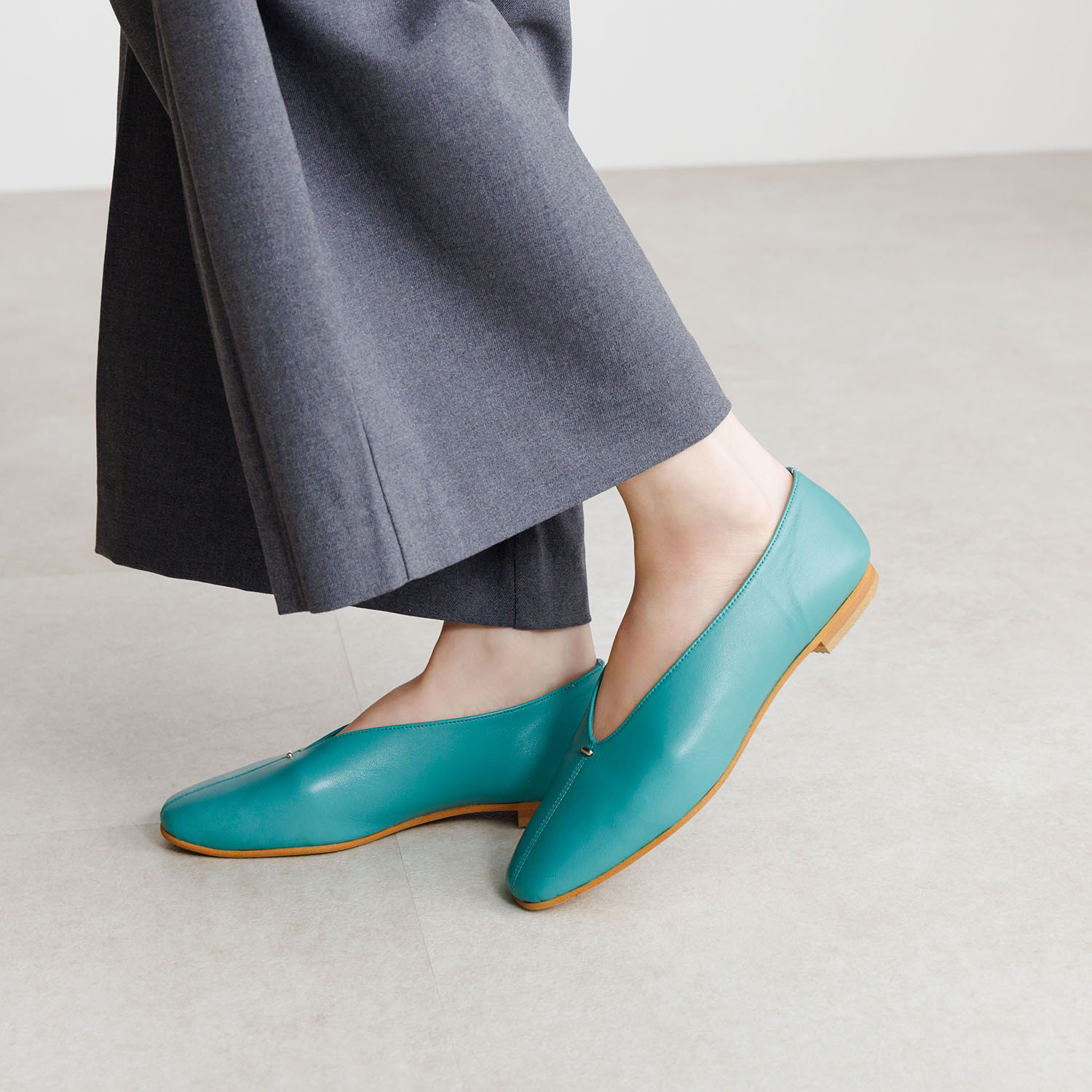 卑弥呼 日本製 本革 メタルポイント フラットパンプス