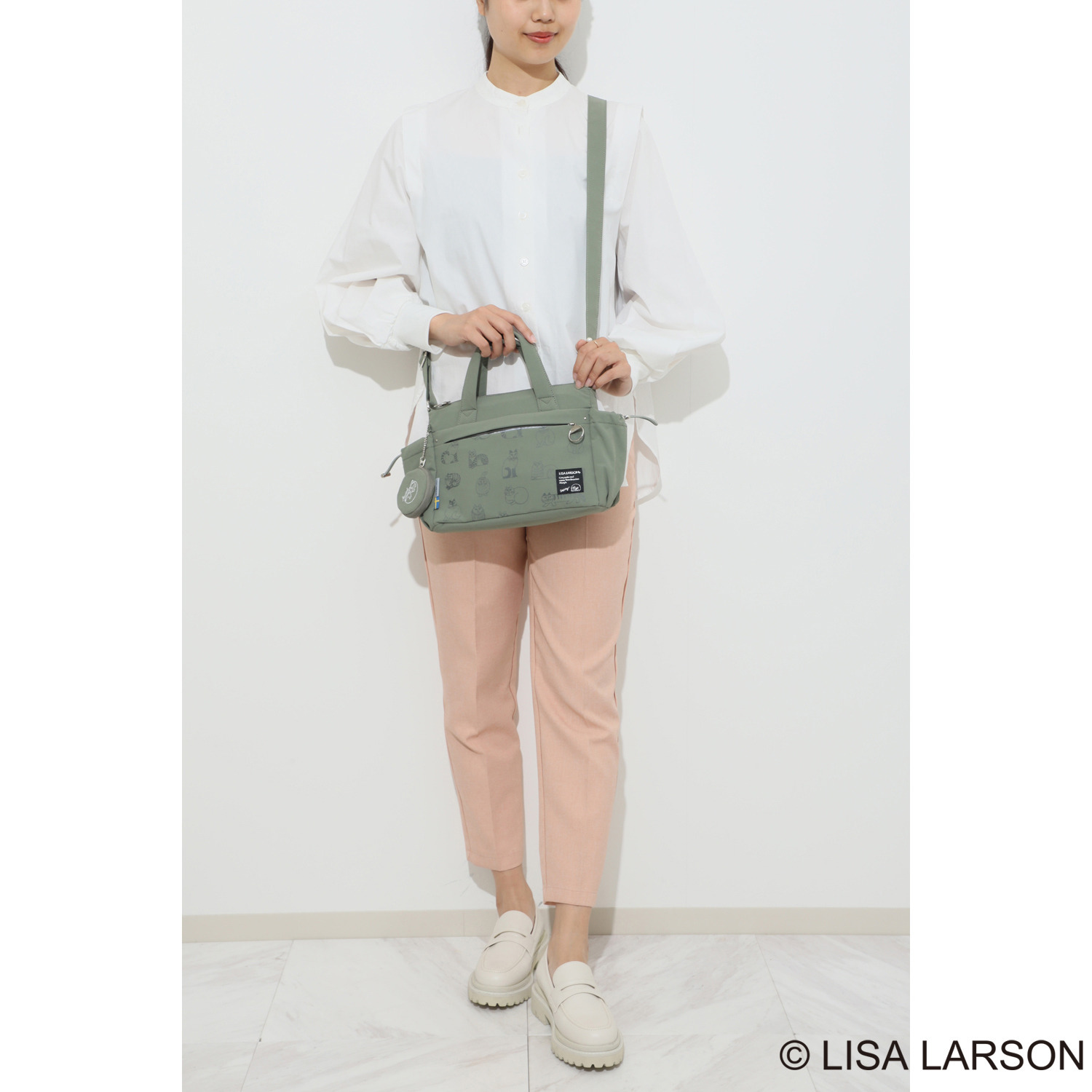 リサ・ラーソン はっ水軽量ナイロン スケッチねこたち ２ウェイバッグ ＜ミニポーチ付＞